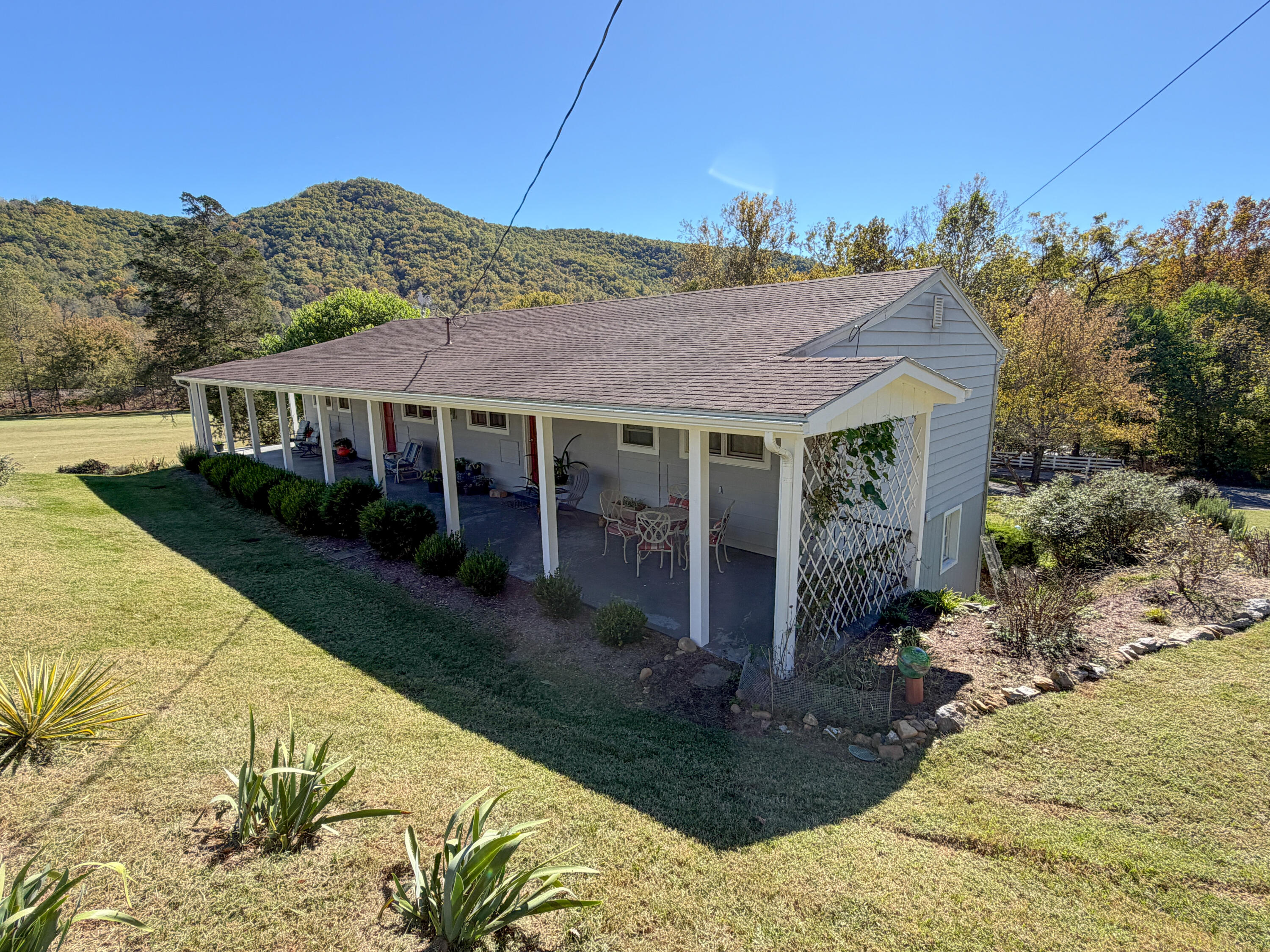 41 Twin Rivers Ln