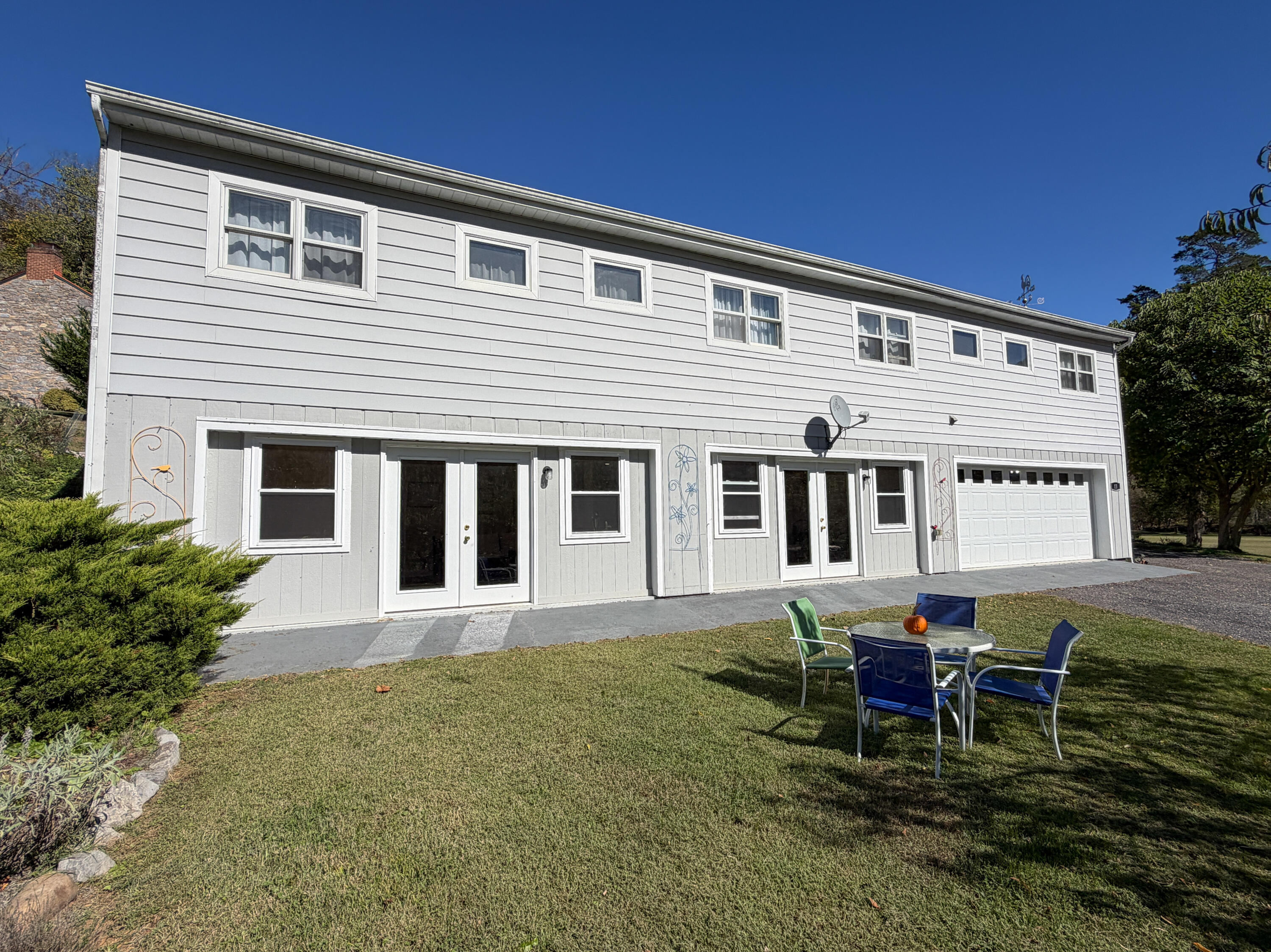 41 Twin Rivers Ln