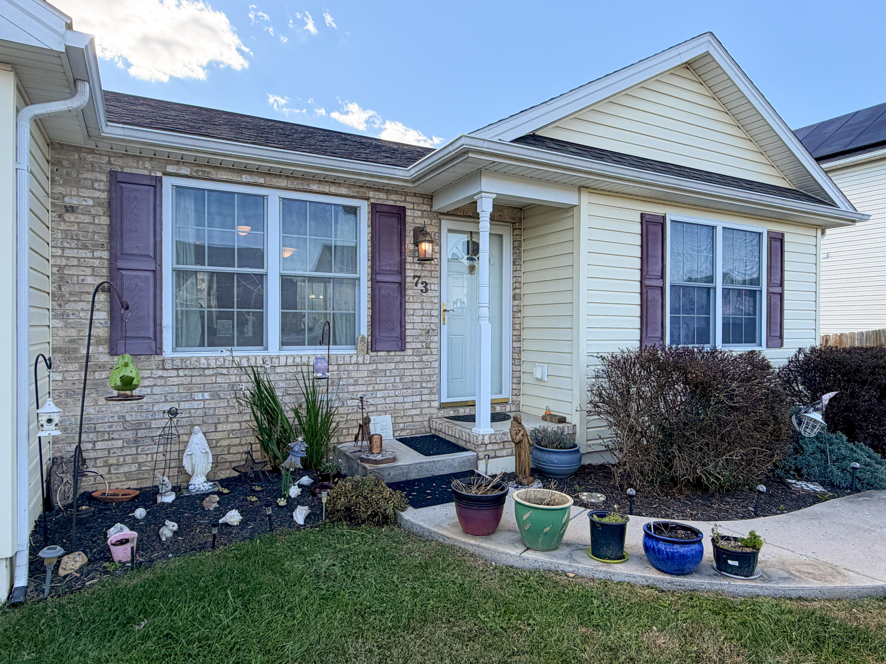 73 Thoroughbred Cir