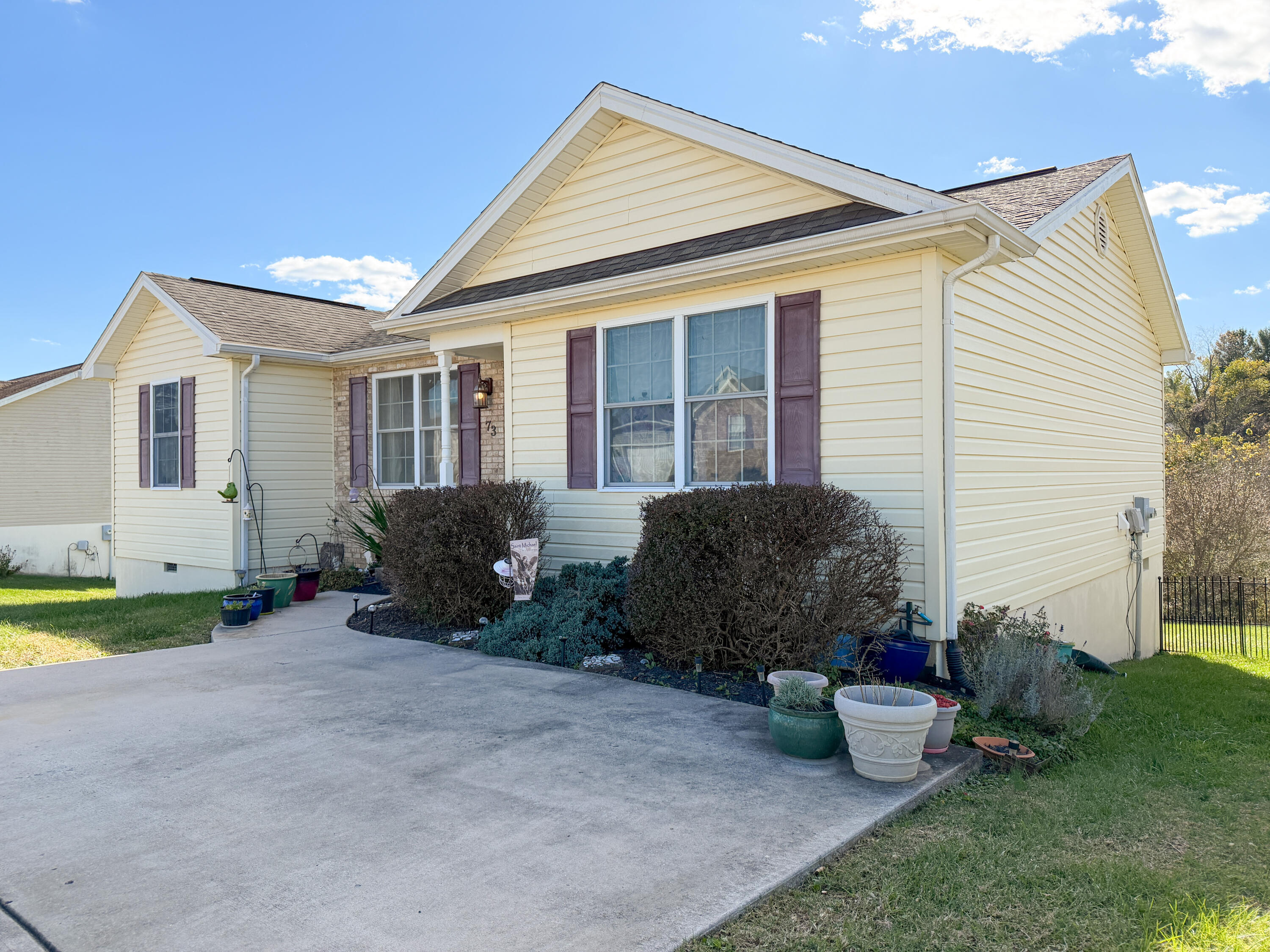 73 Thoroughbred Cir