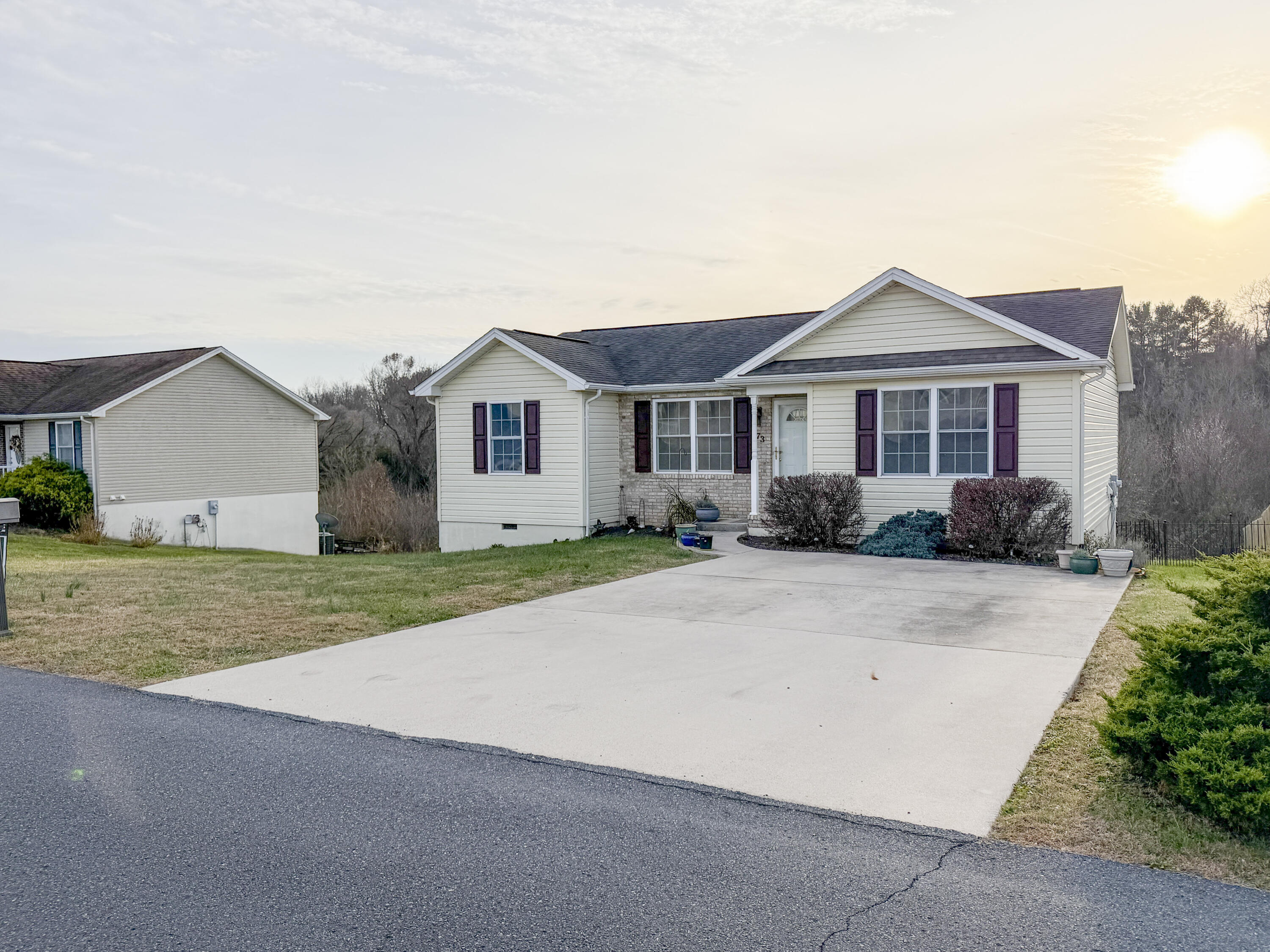 73 Thoroughbred Cir