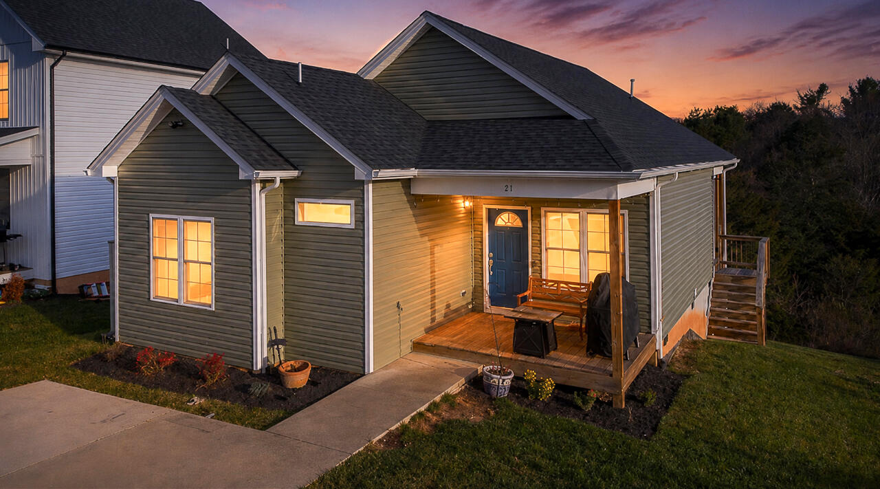 71 Triple Crown Dr