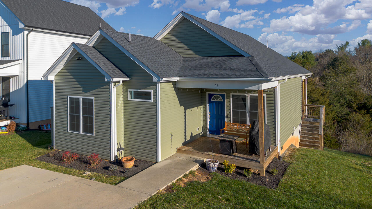 71 Triple Crown Dr
