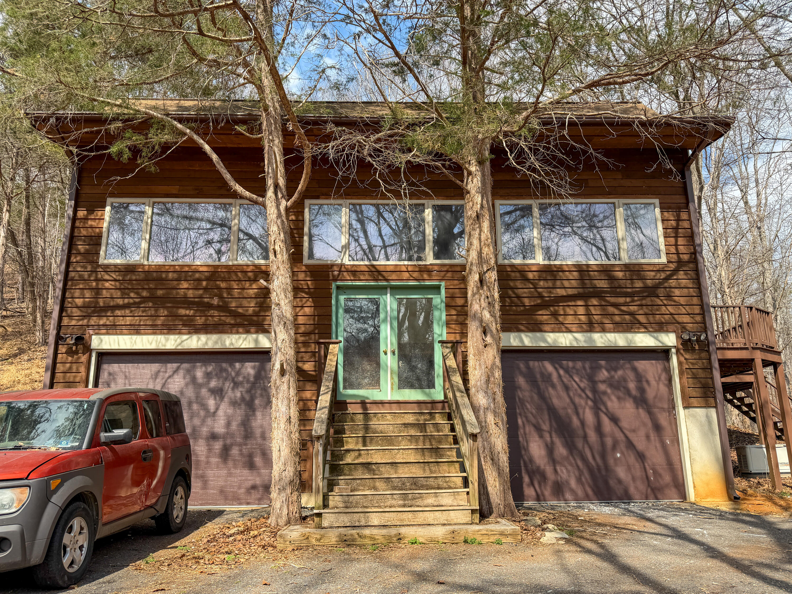 448 HOLLOW Ln
