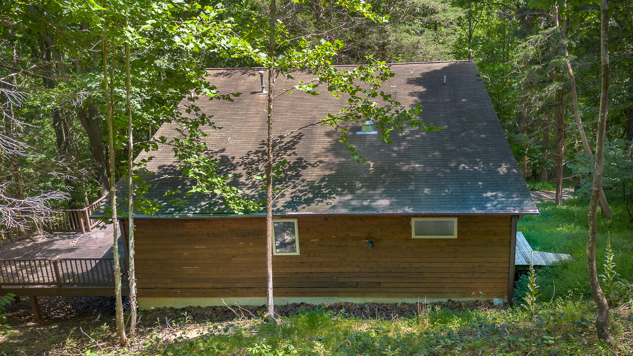 448 HOLLOW Ln