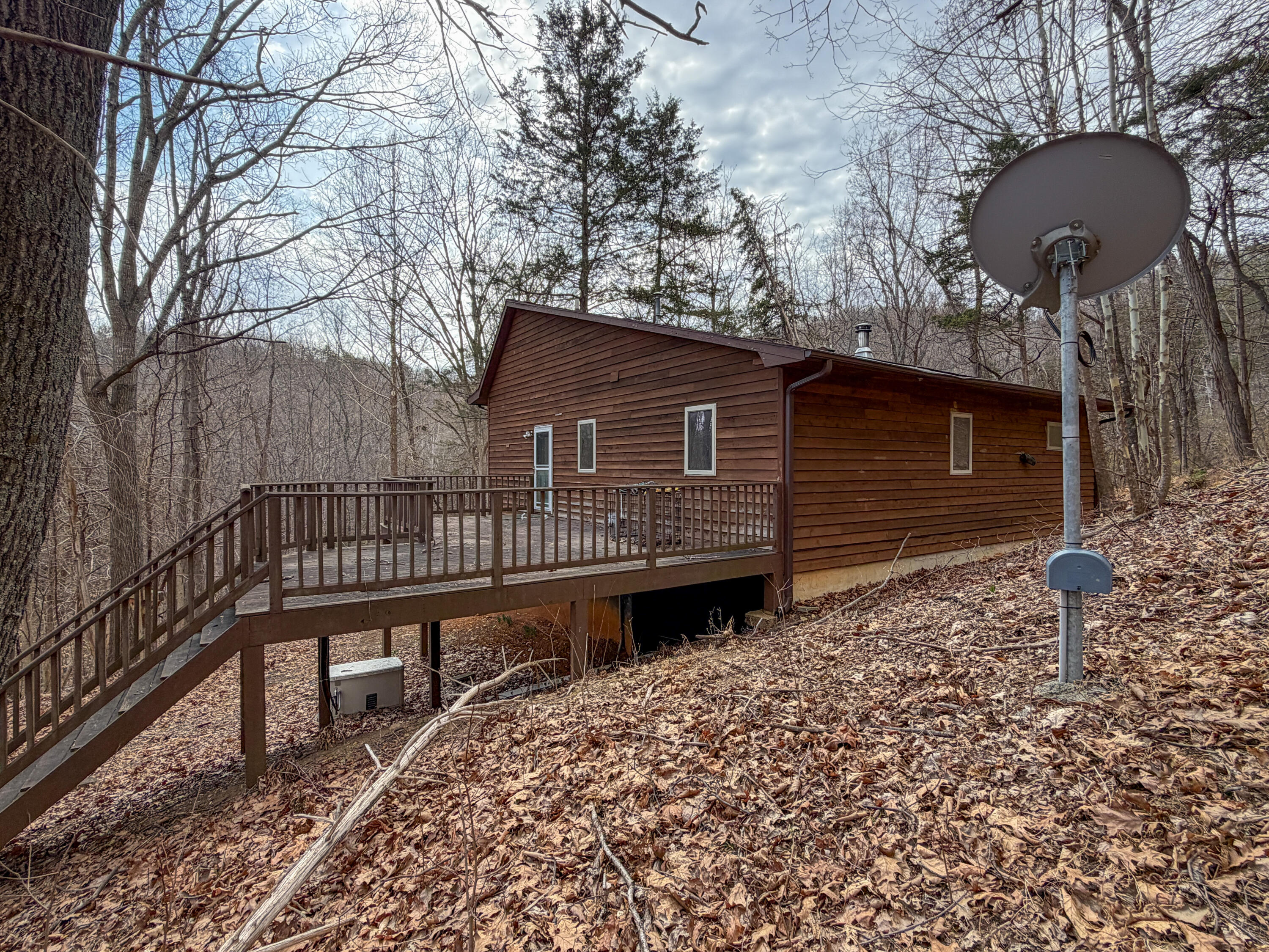 448 HOLLOW Ln