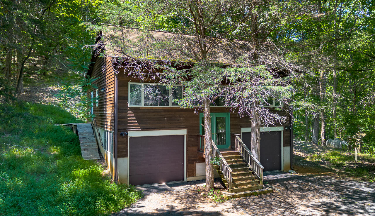 448 HOLLOW Ln