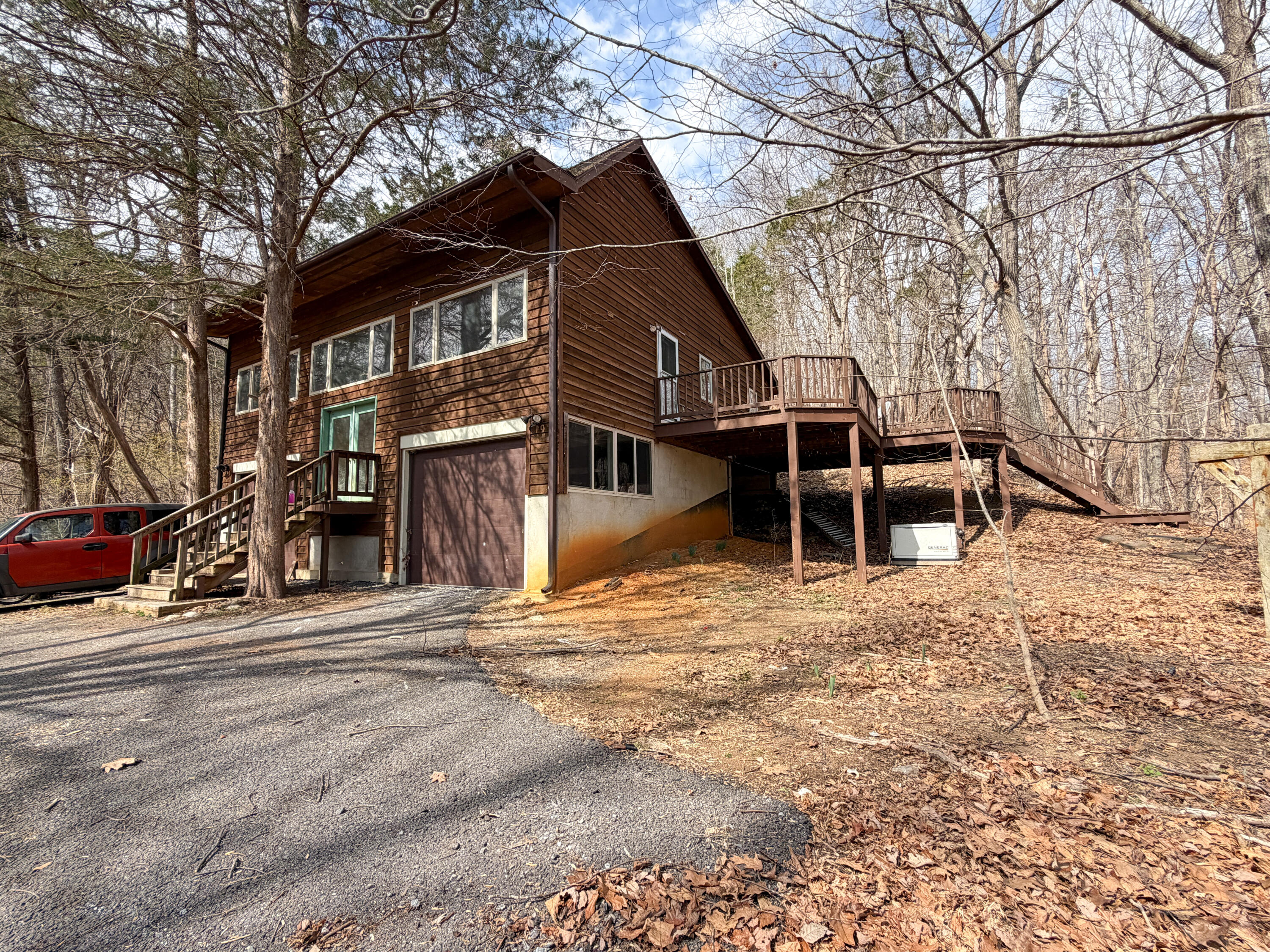 448 HOLLOW Ln