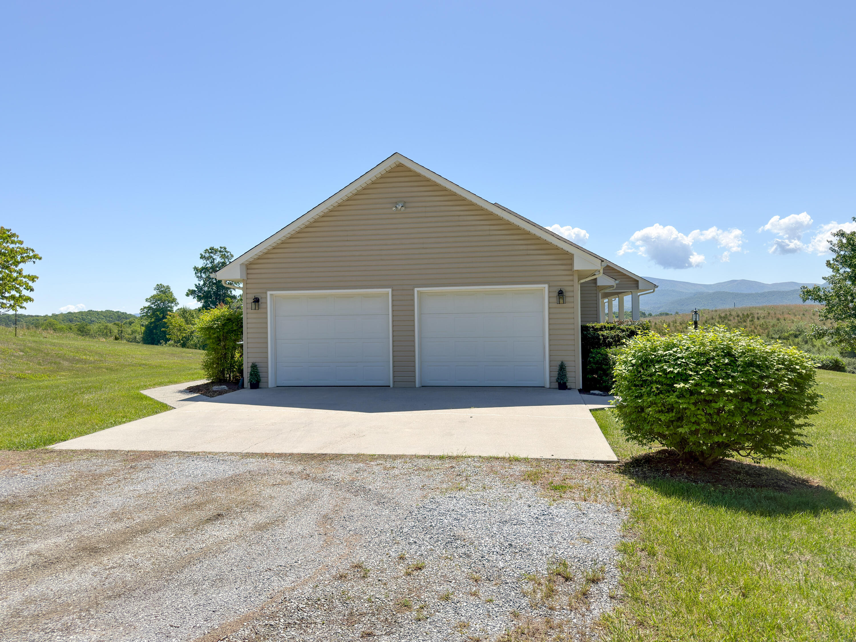 348 Short Hill Dr