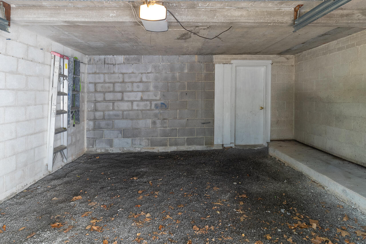 16 Whitmore St