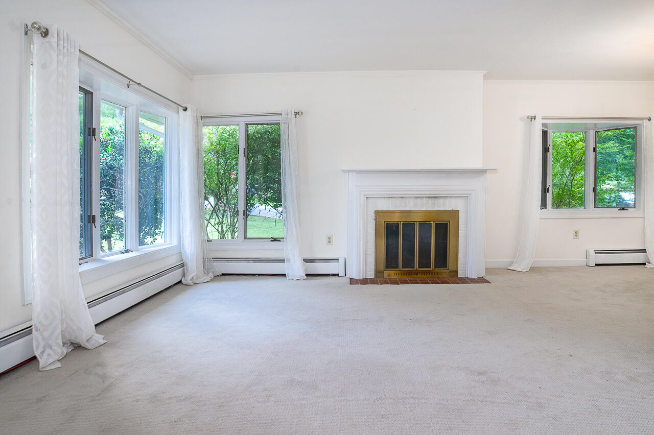 16 Whitmore St
