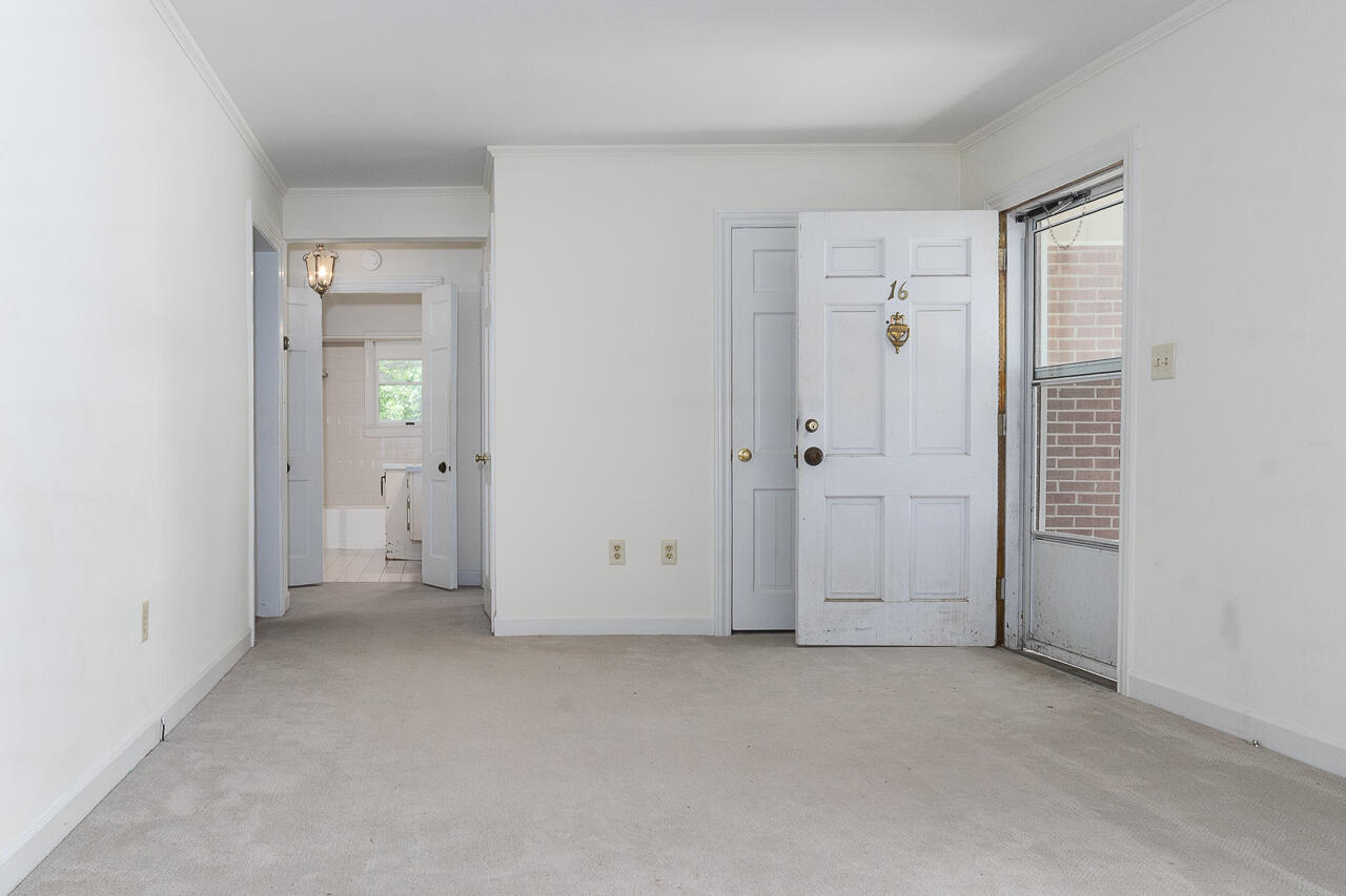 16 Whitmore St