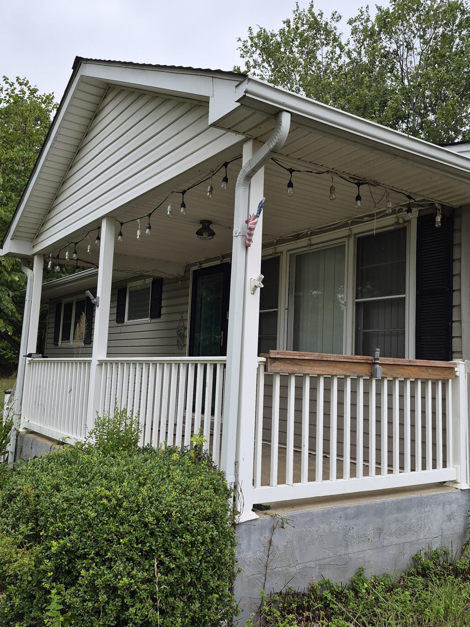 98 CLAYTOR Ln