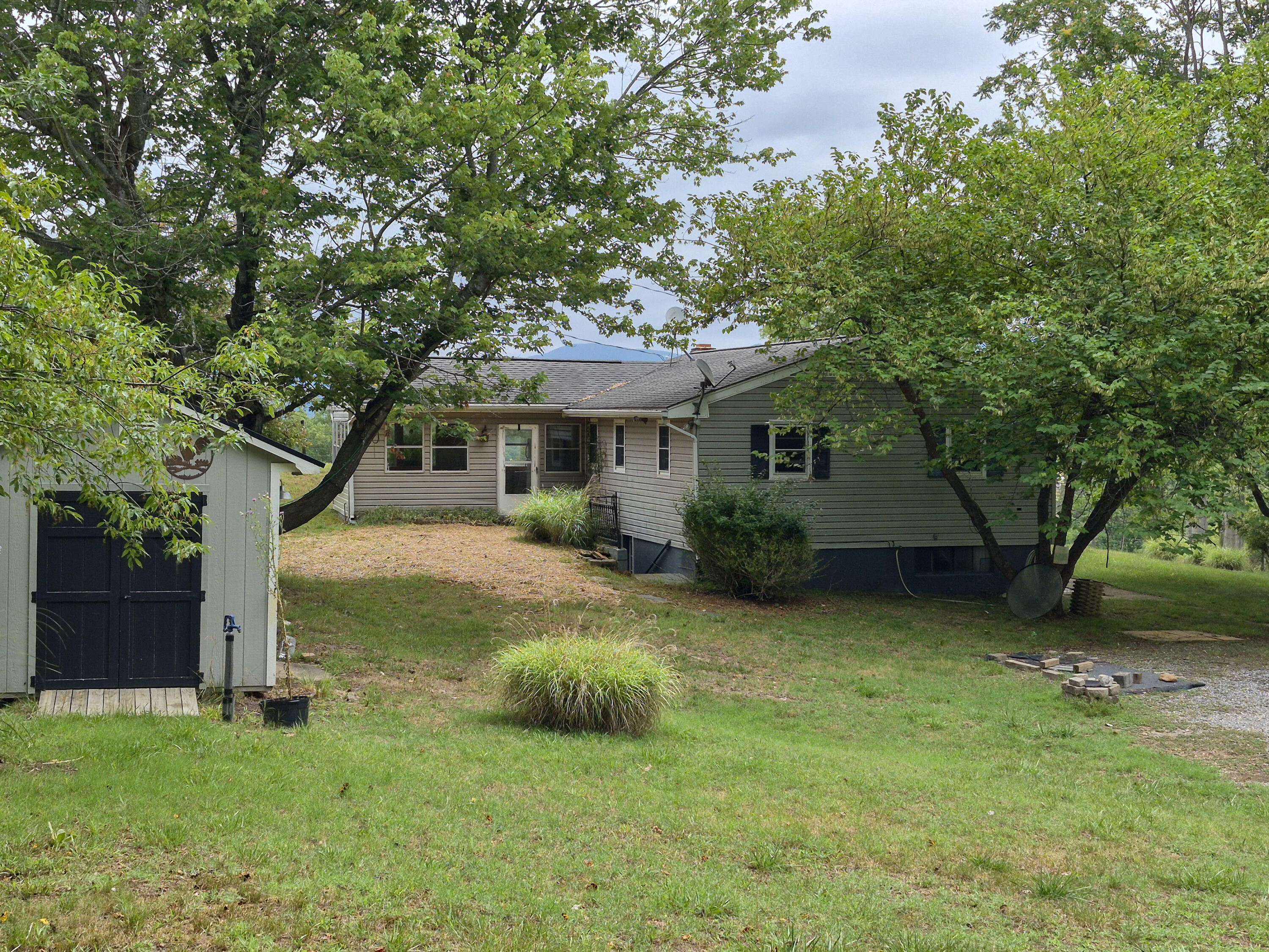 98 CLAYTOR Ln