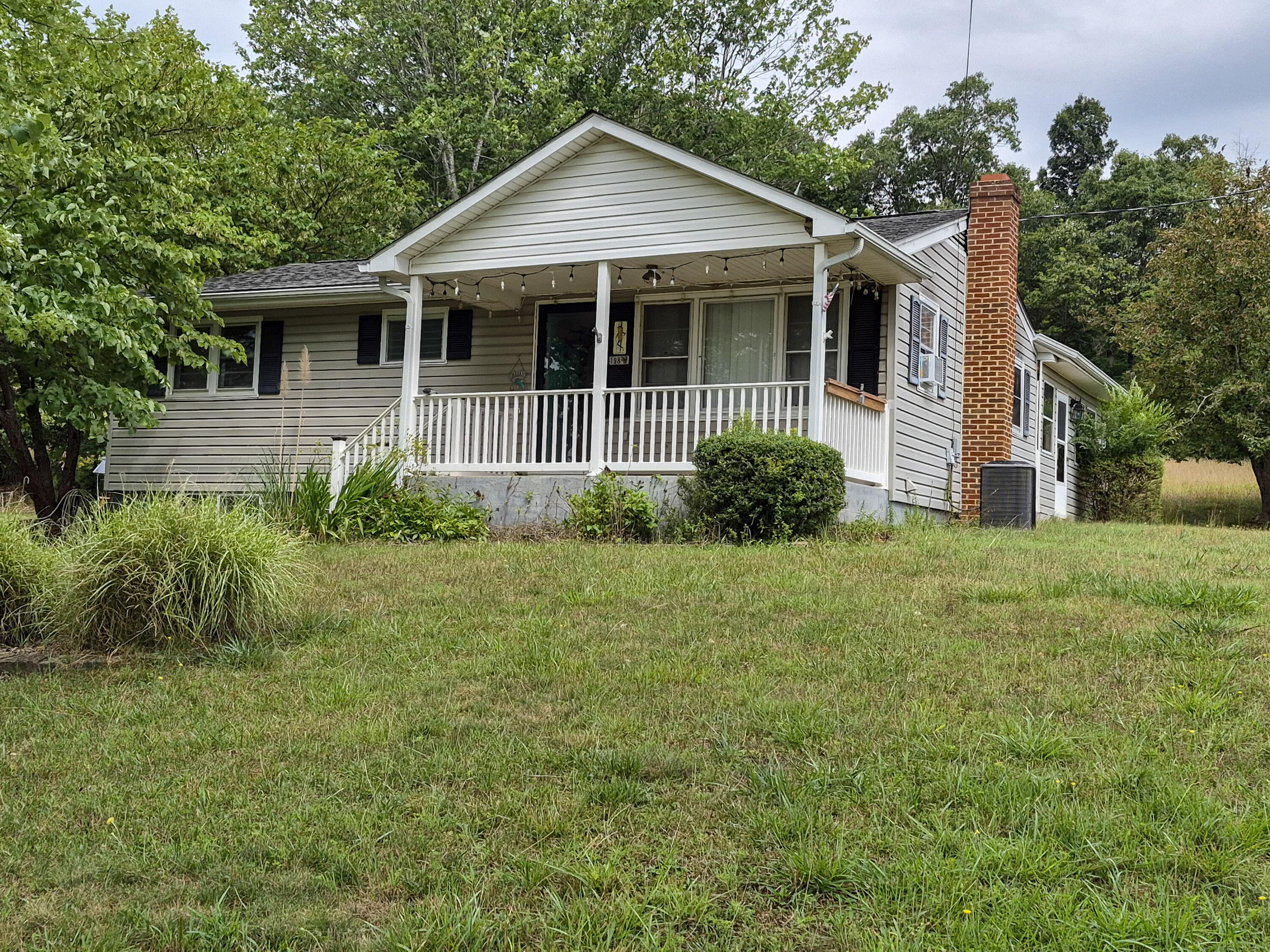 98 CLAYTOR Ln
