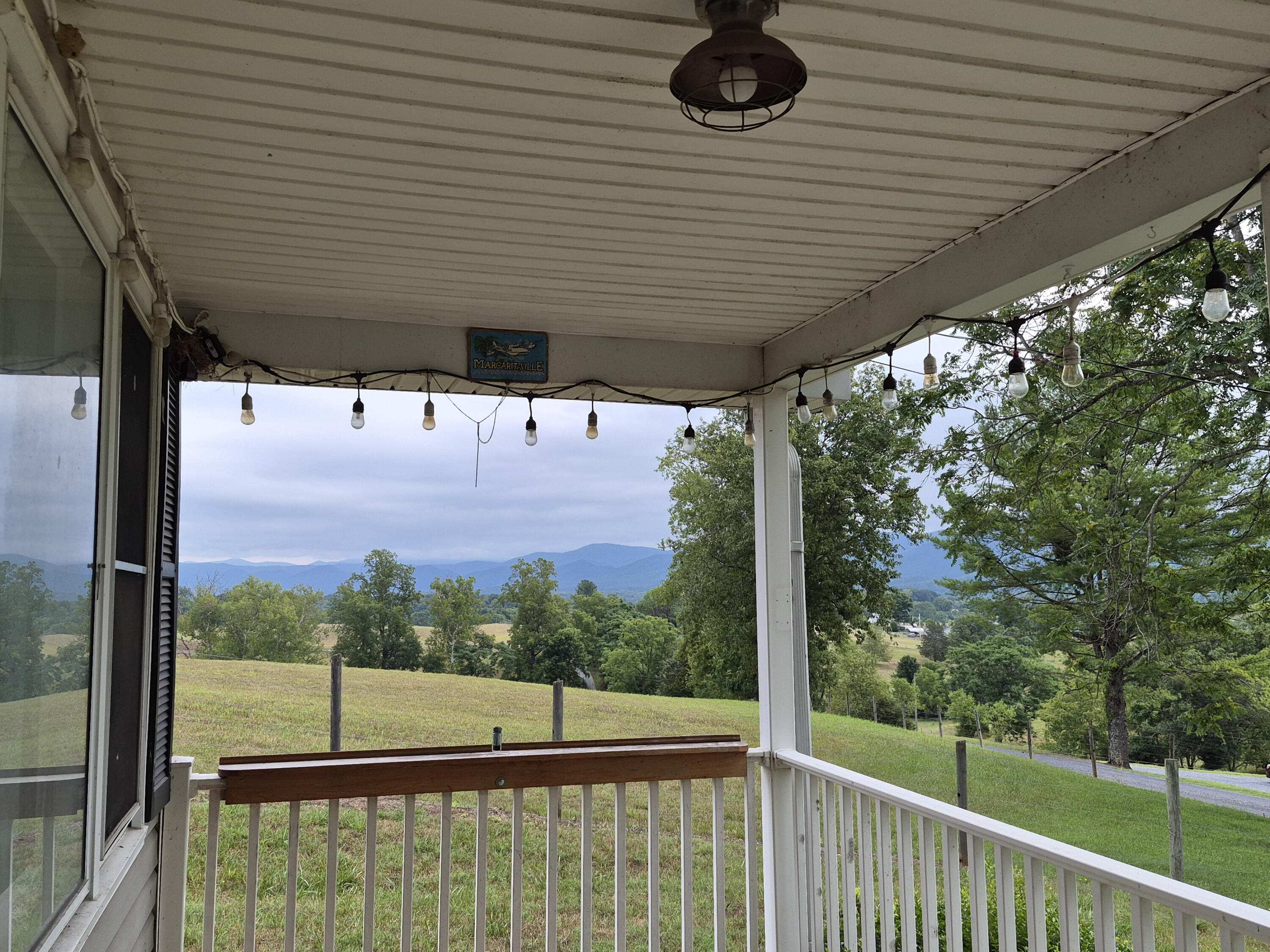 98 CLAYTOR Ln