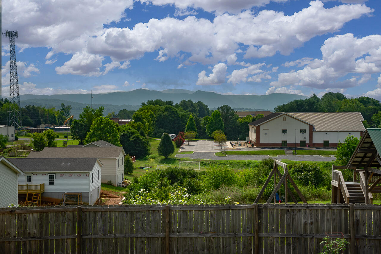 144 Village Way, 144