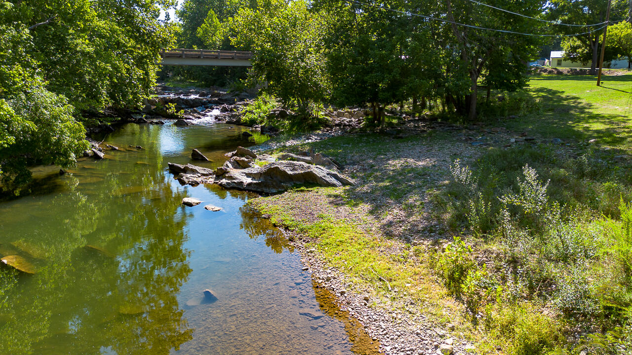 541 S River Rd