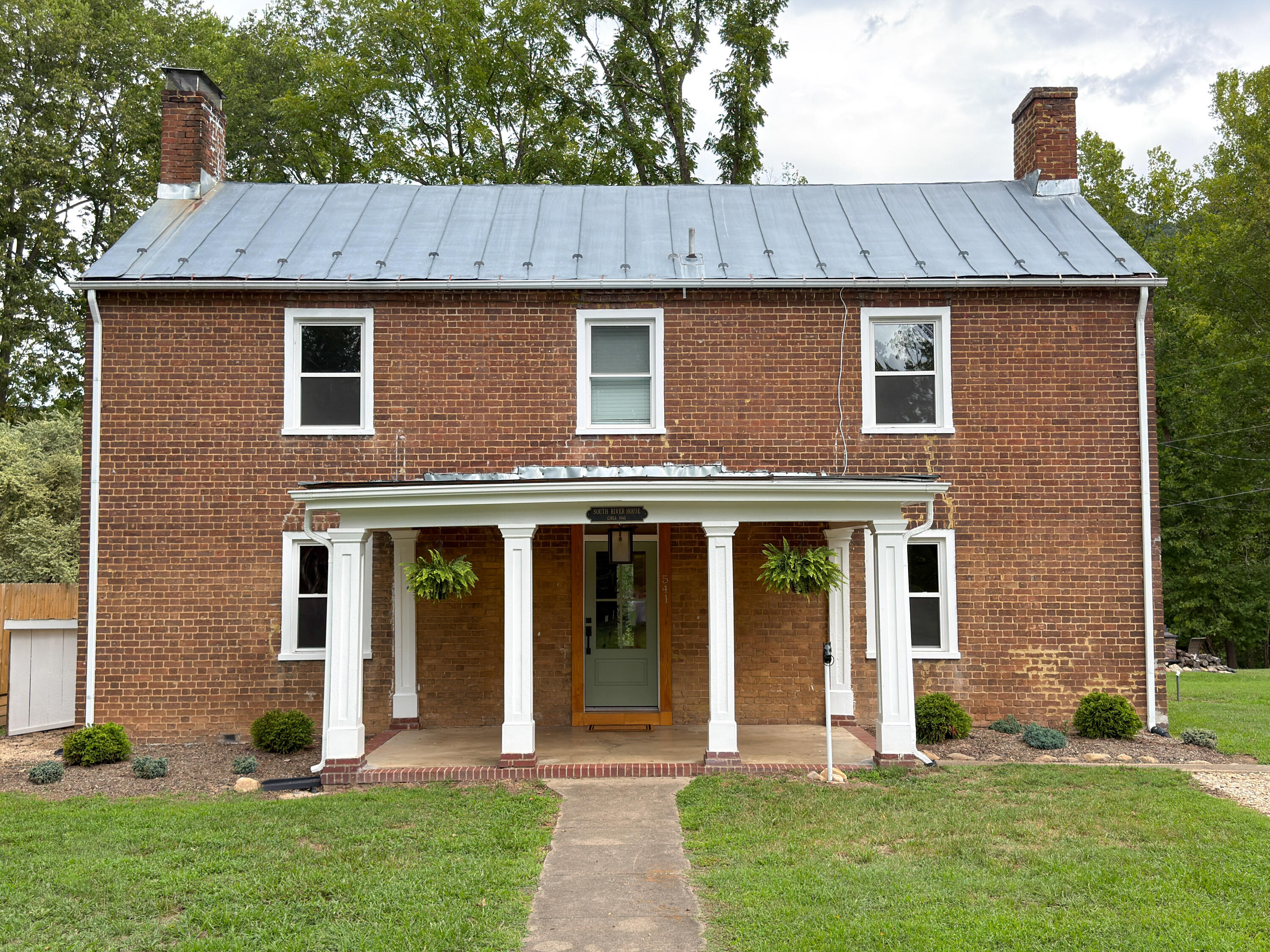 541 S River Rd