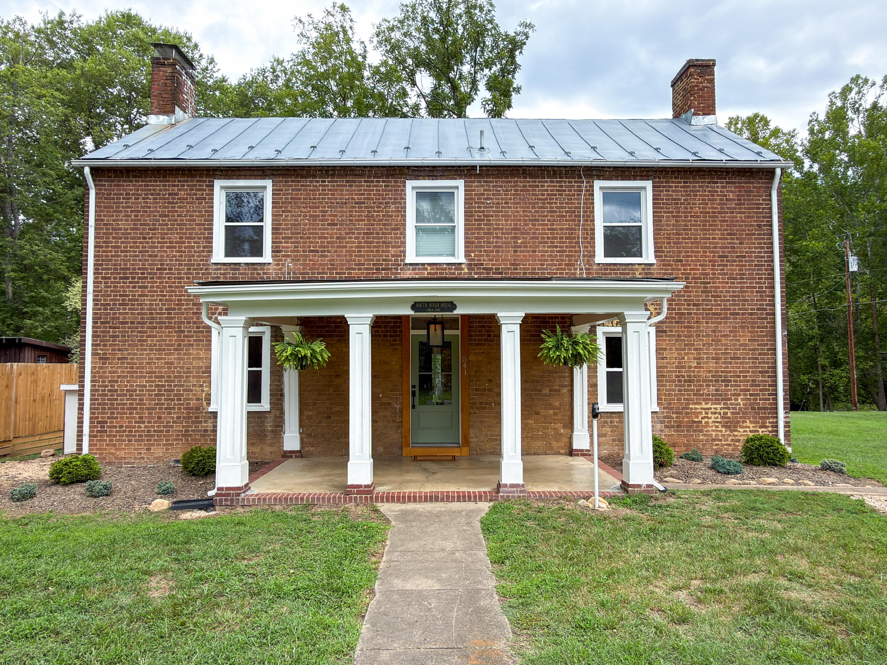541 S River Rd