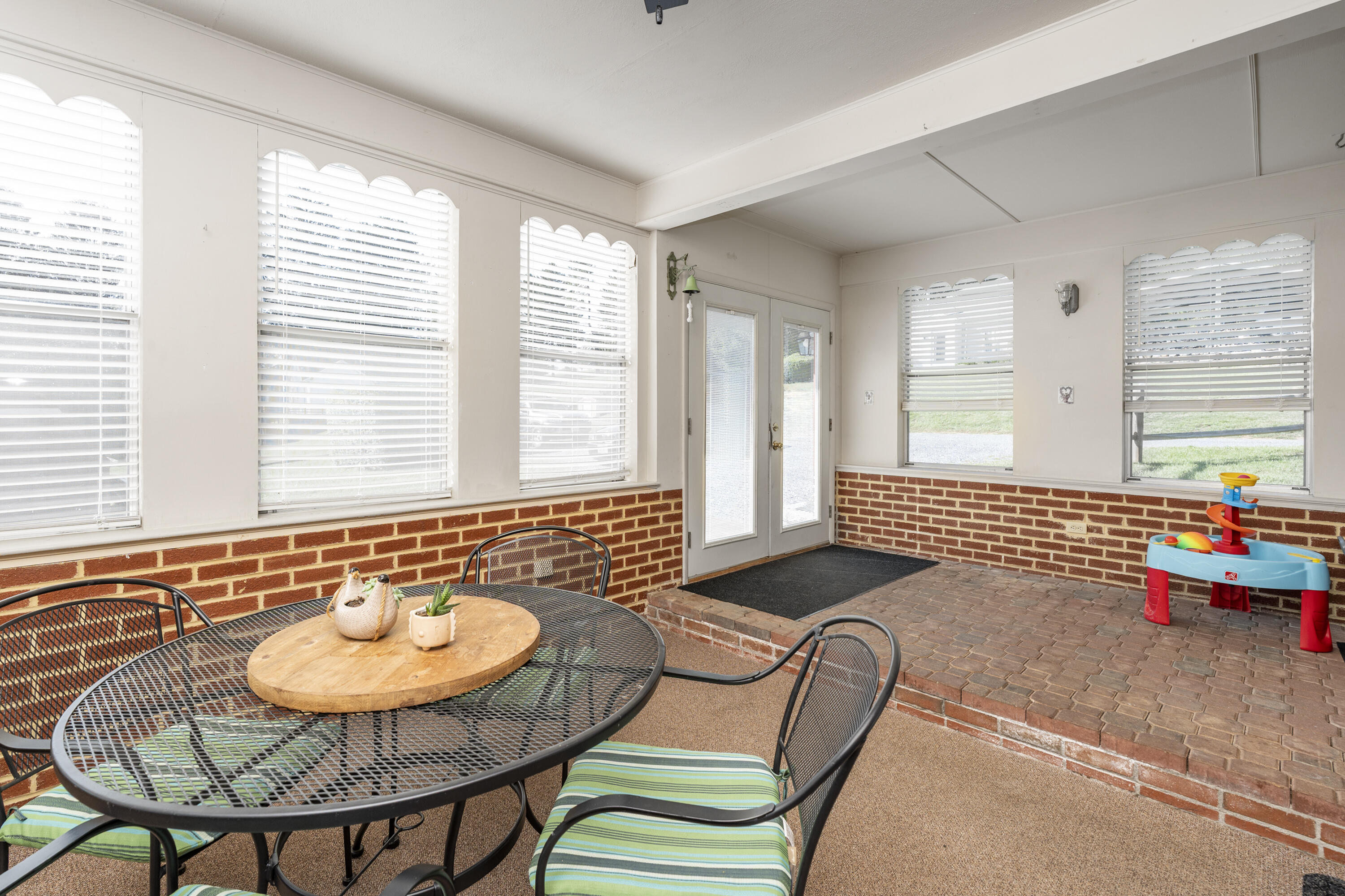 37 MERLIN Ln