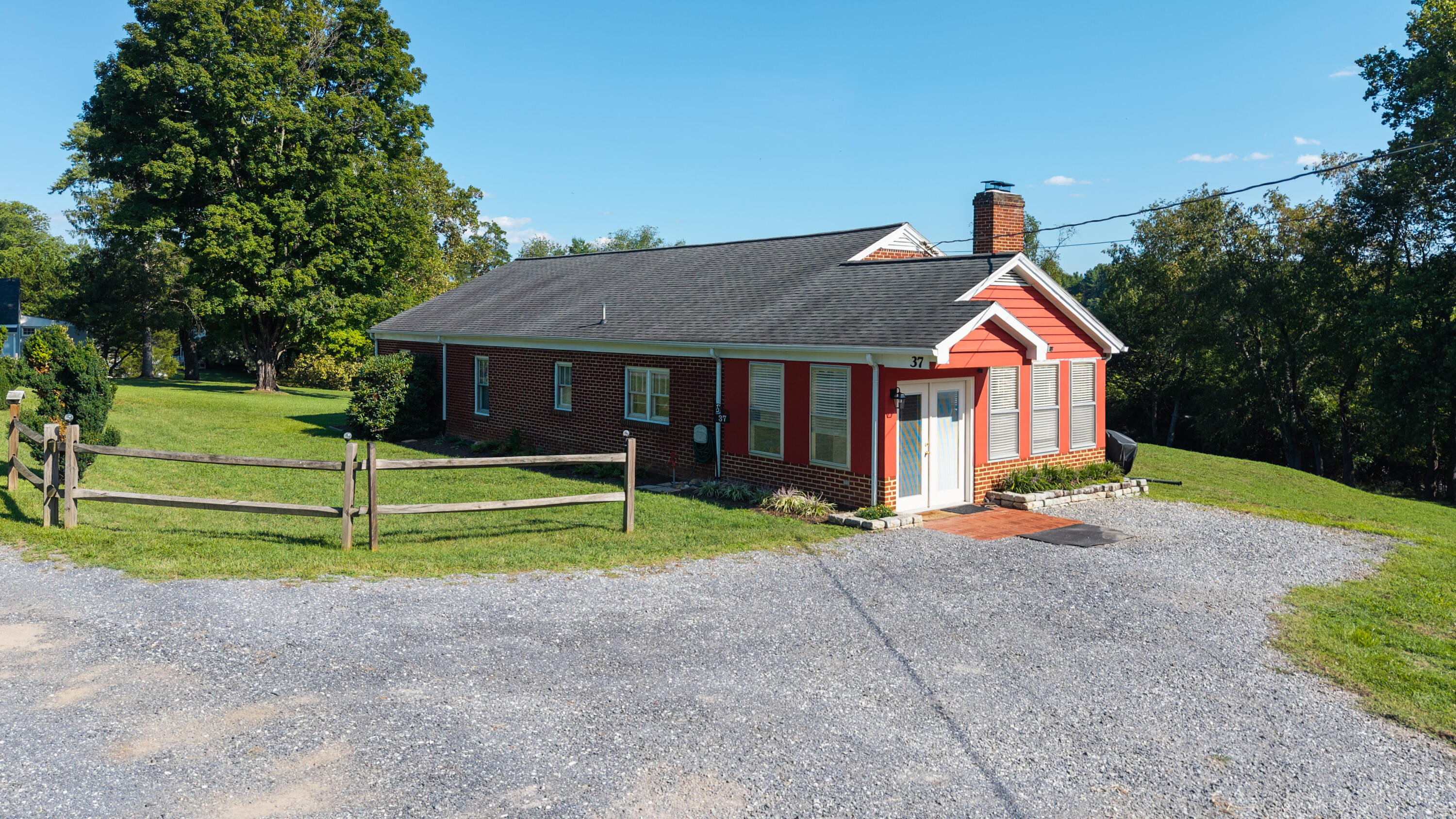 37 MERLIN Ln
