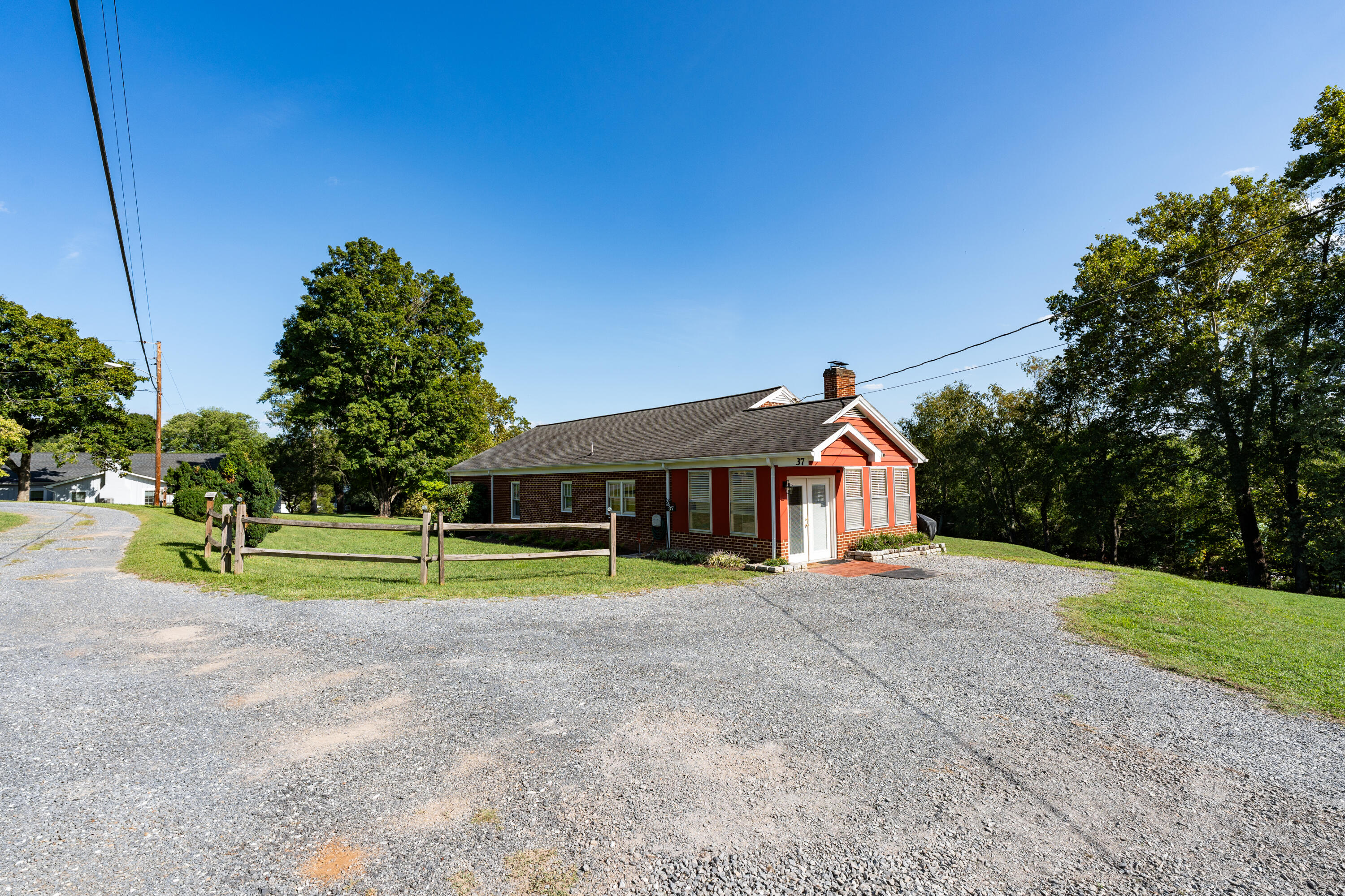 37 MERLIN Ln