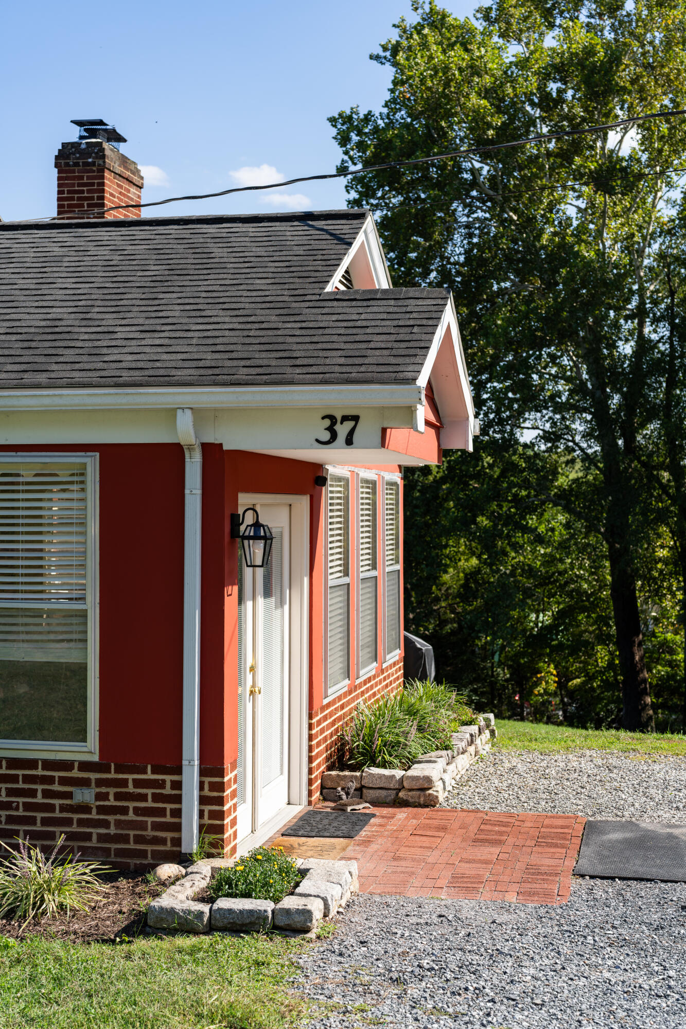 37 MERLIN Ln