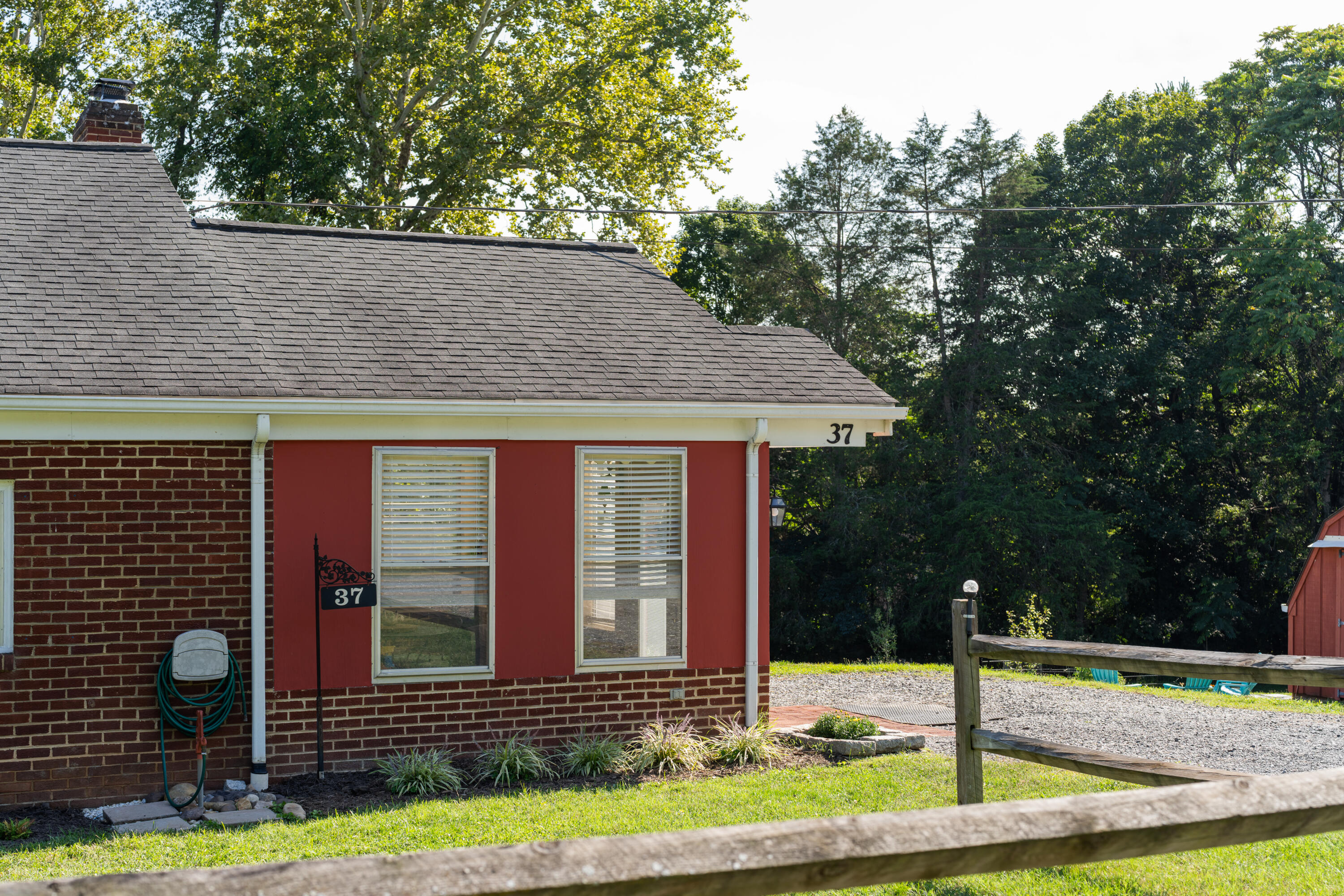 37 MERLIN Ln