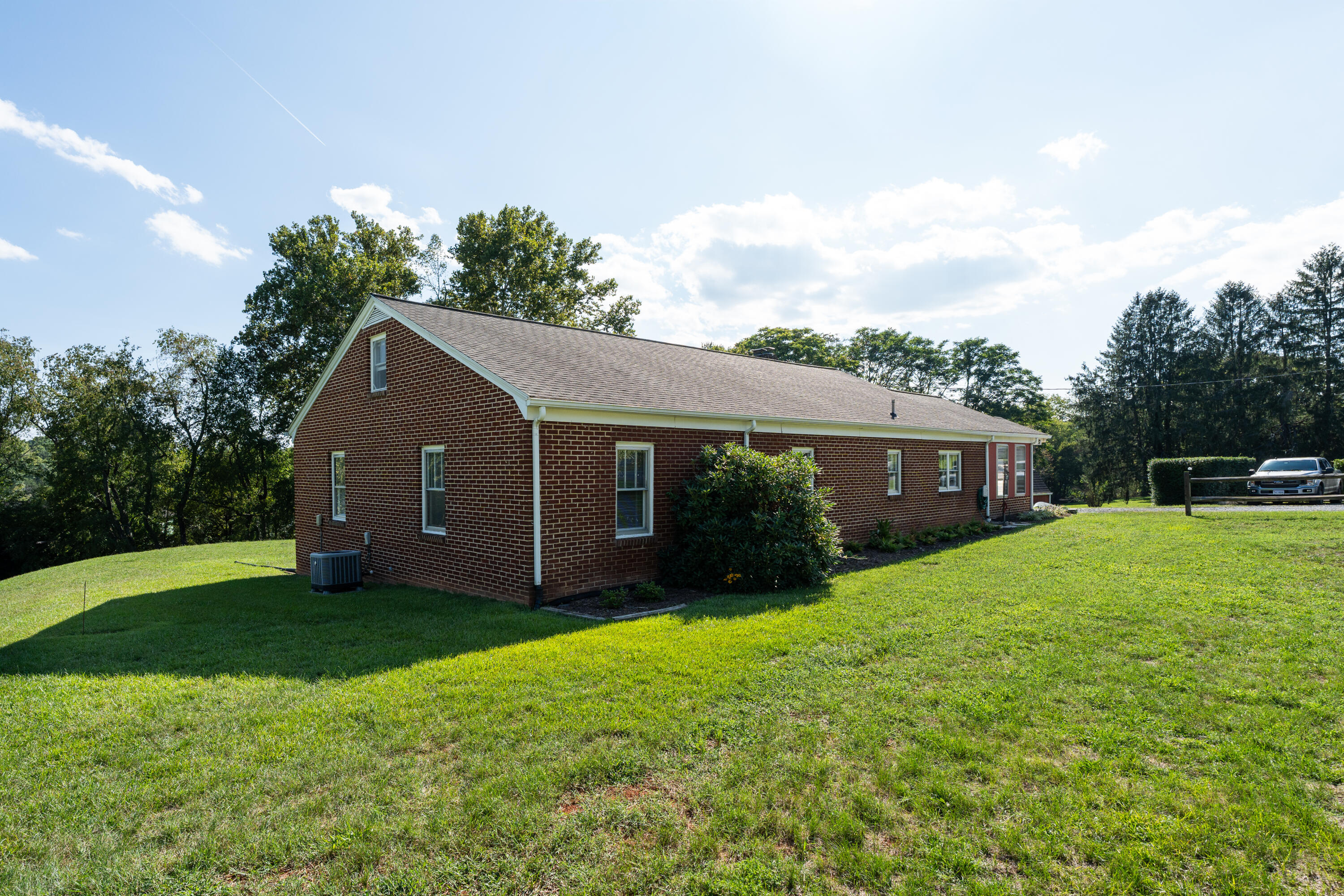 37 MERLIN Ln