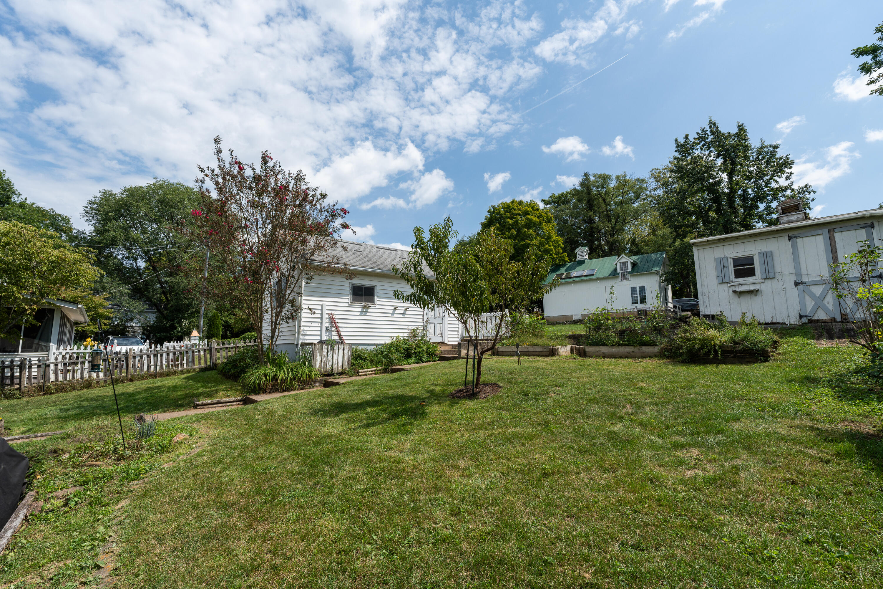 23 WESTSIDE Ct