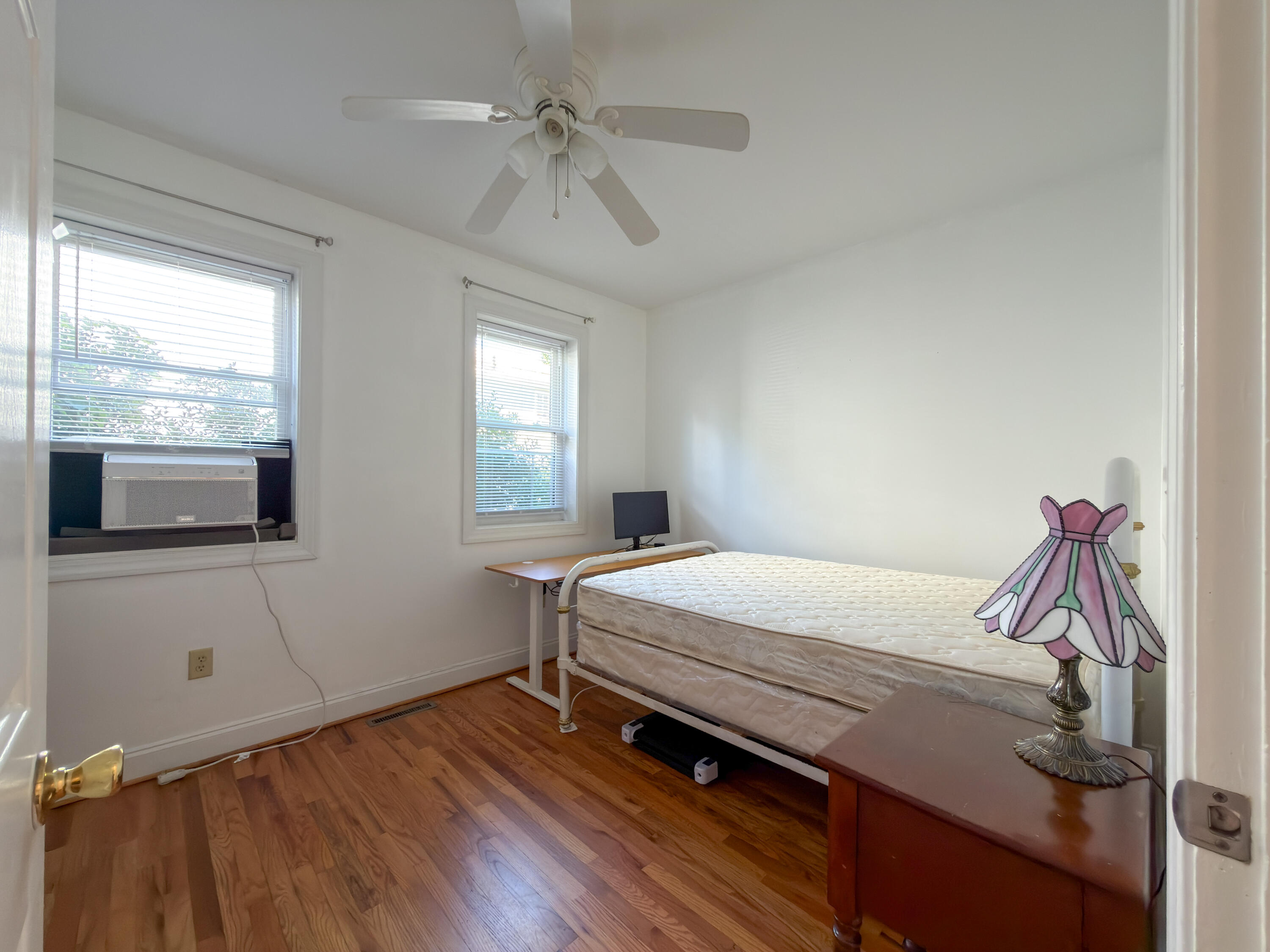 110 E HENRY St