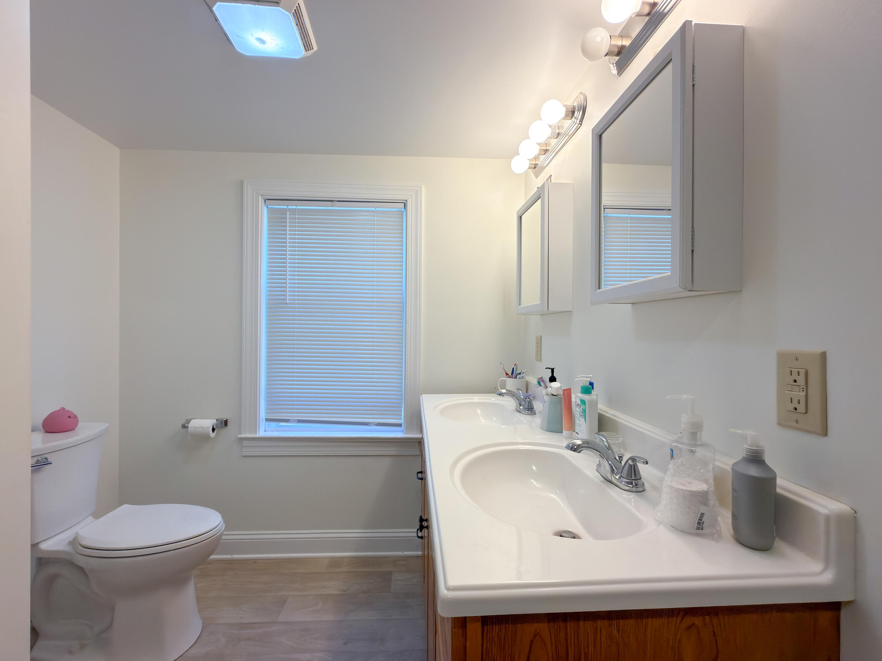 110 E HENRY St