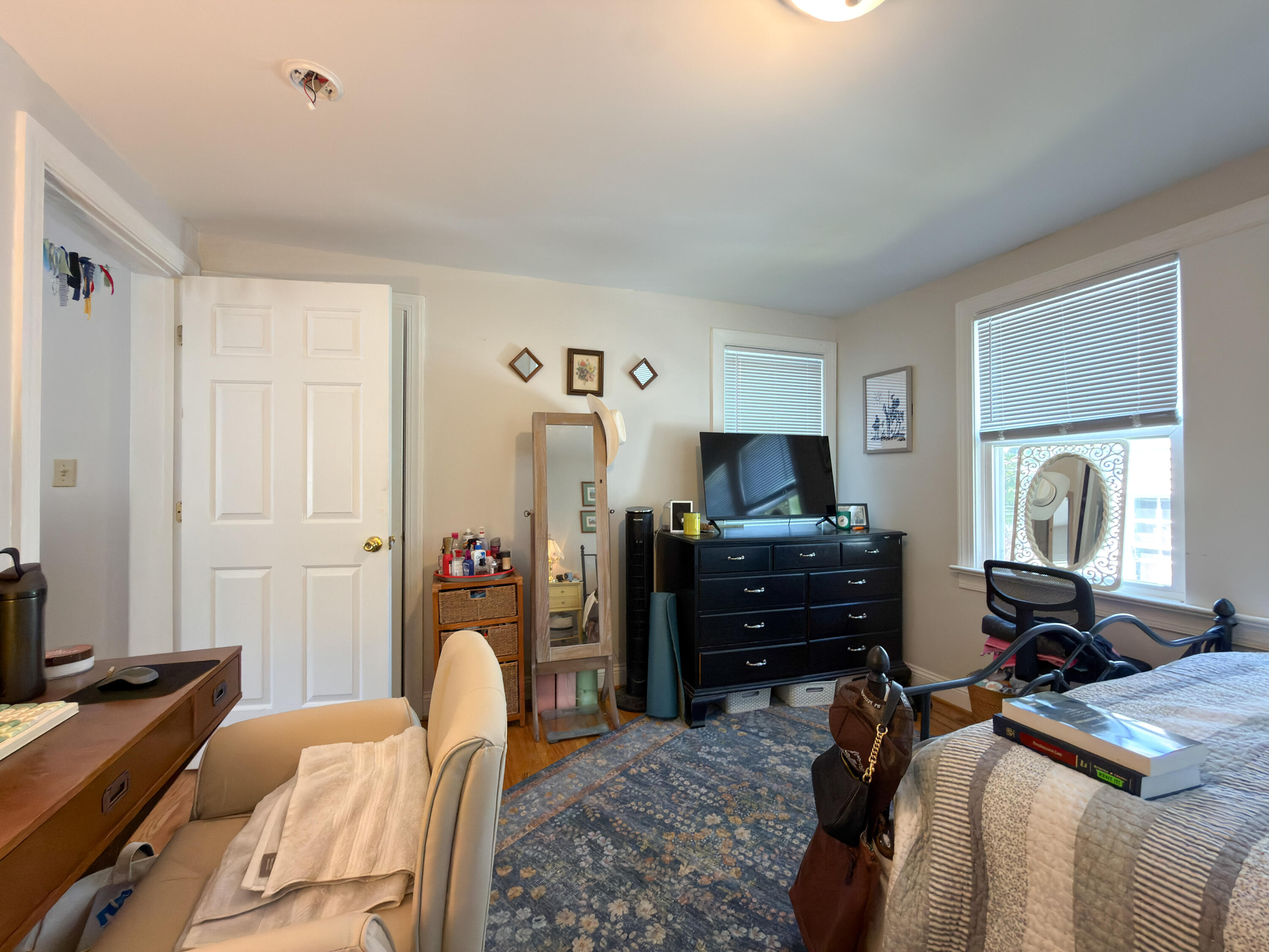 110 E HENRY St