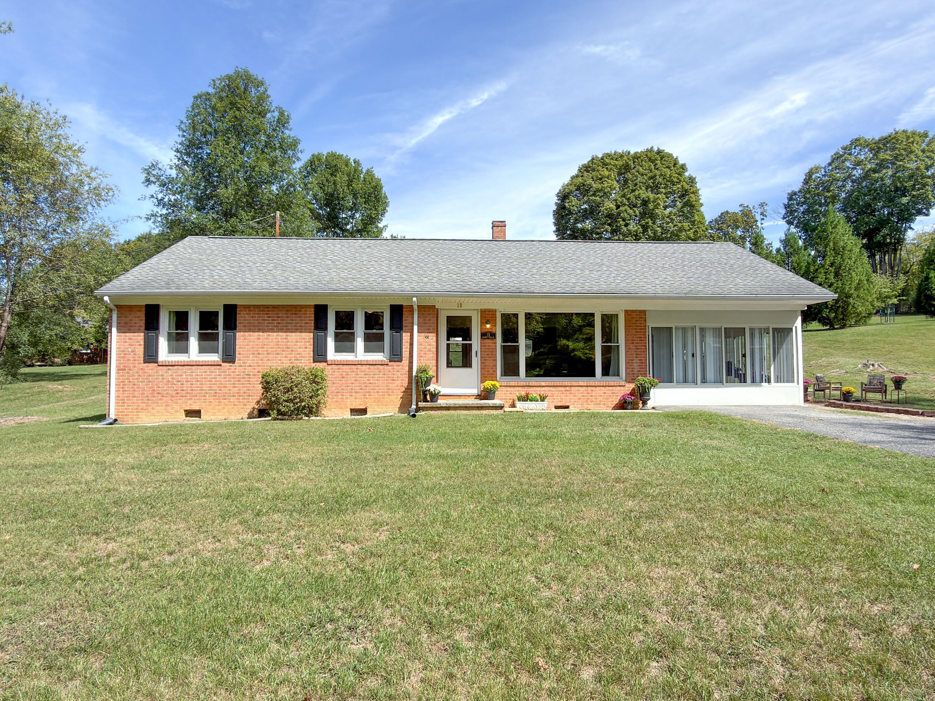 13 COUNTRY CLUB Rd
