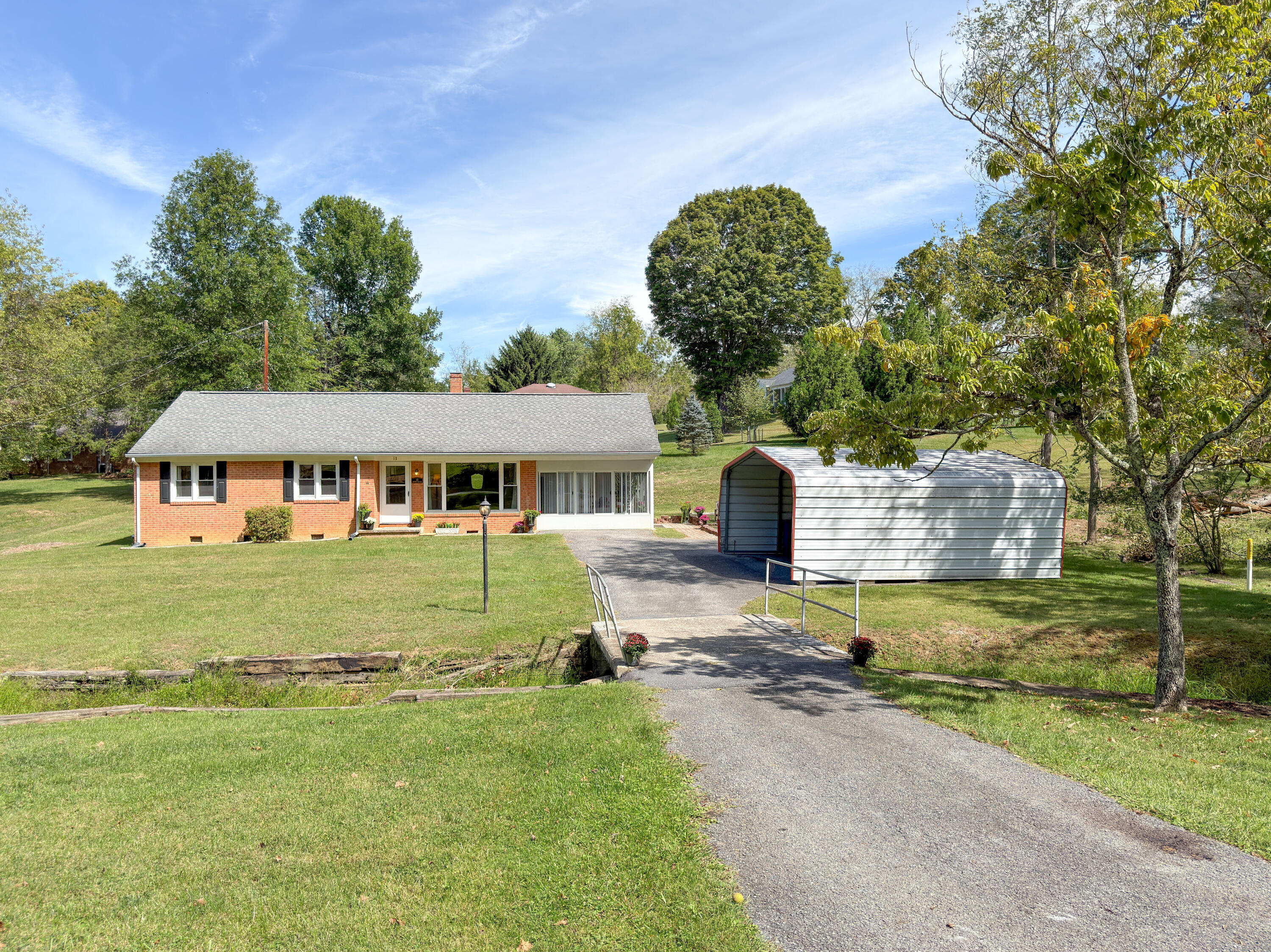 13 COUNTRY CLUB Rd