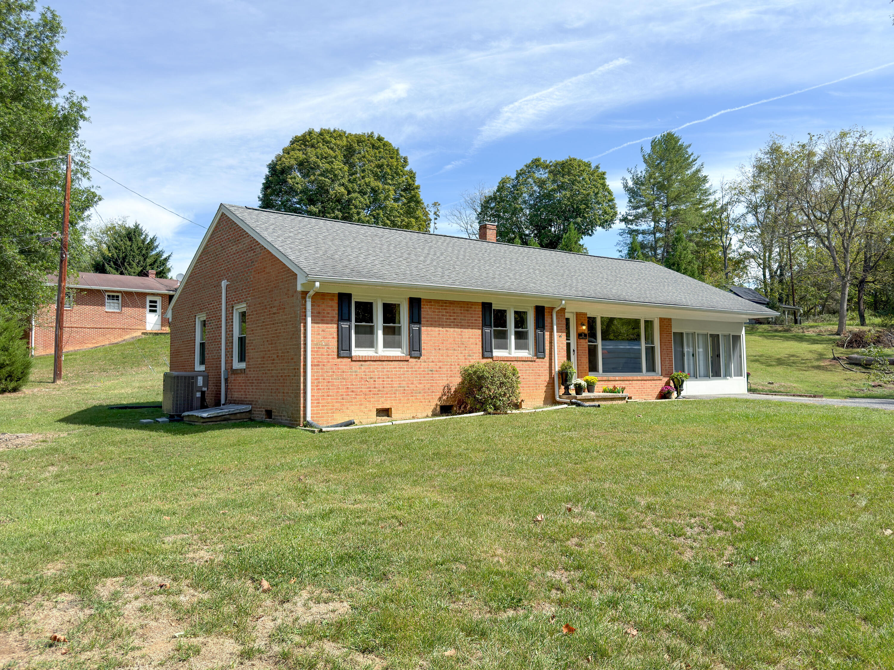 13 COUNTRY CLUB Rd