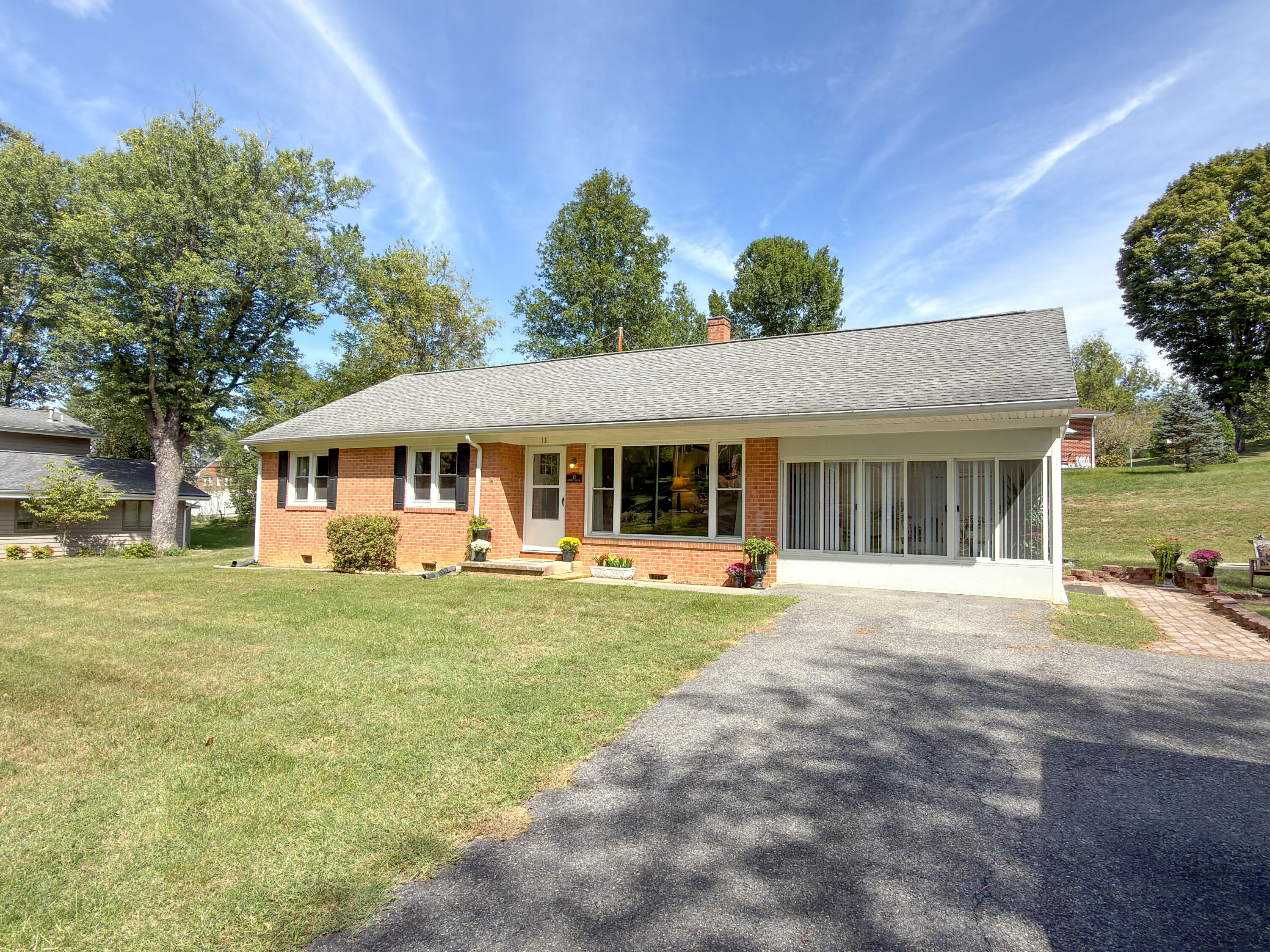 13 COUNTRY CLUB Rd