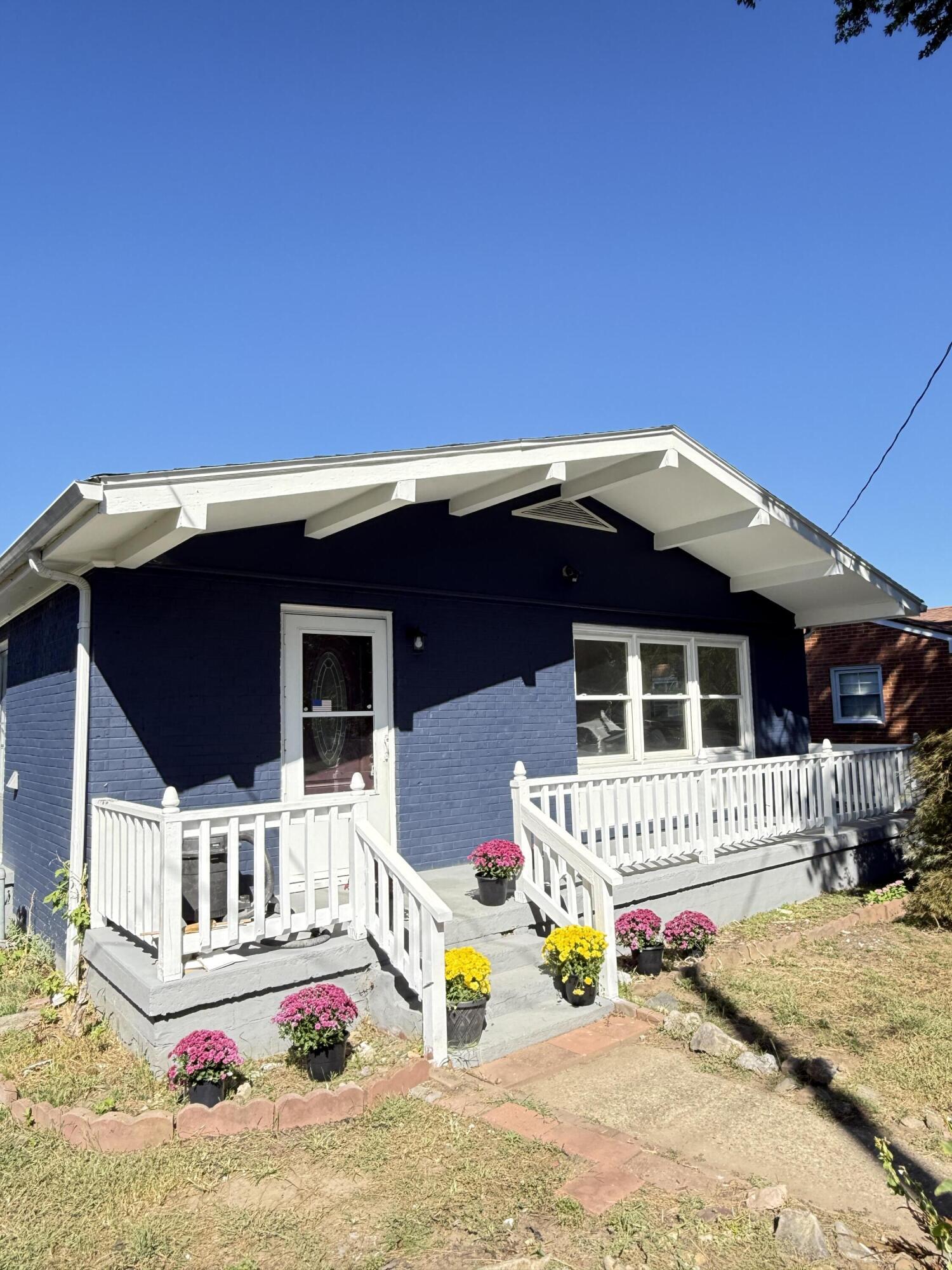 1351 WALNUT Ave