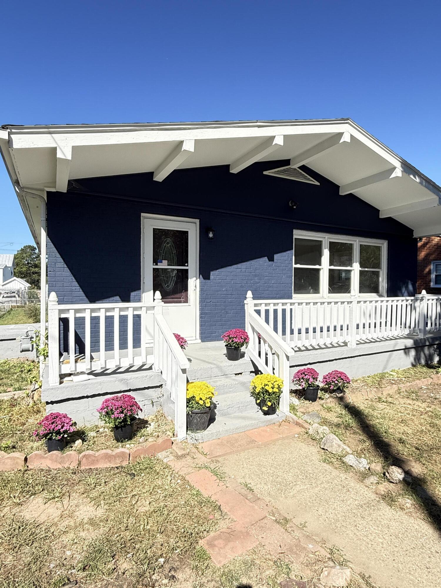 1351 WALNUT Ave