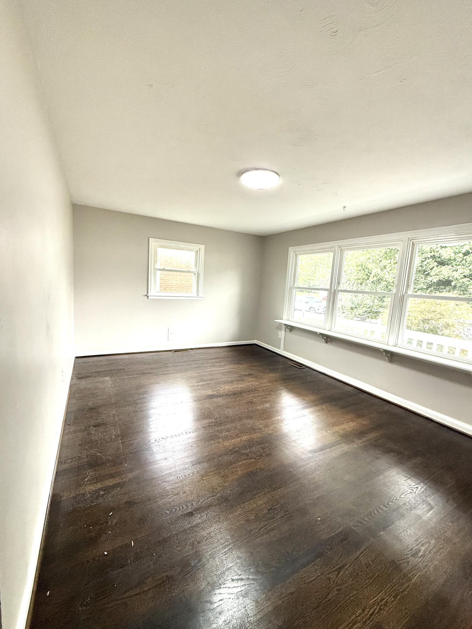 1351 WALNUT Ave