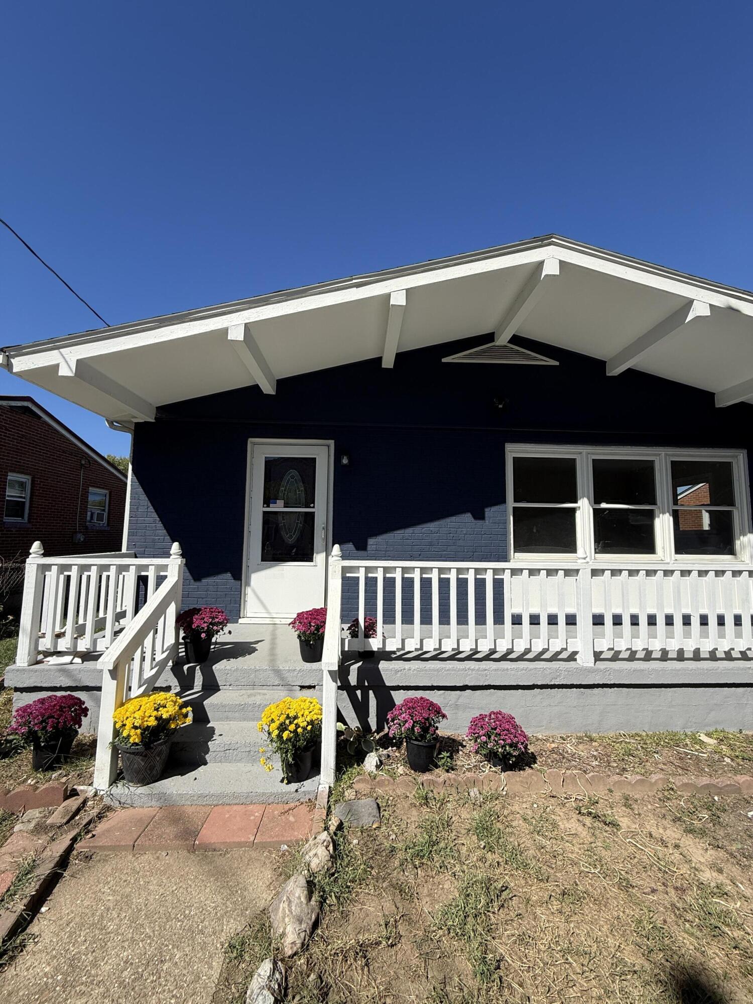 1351 WALNUT Ave