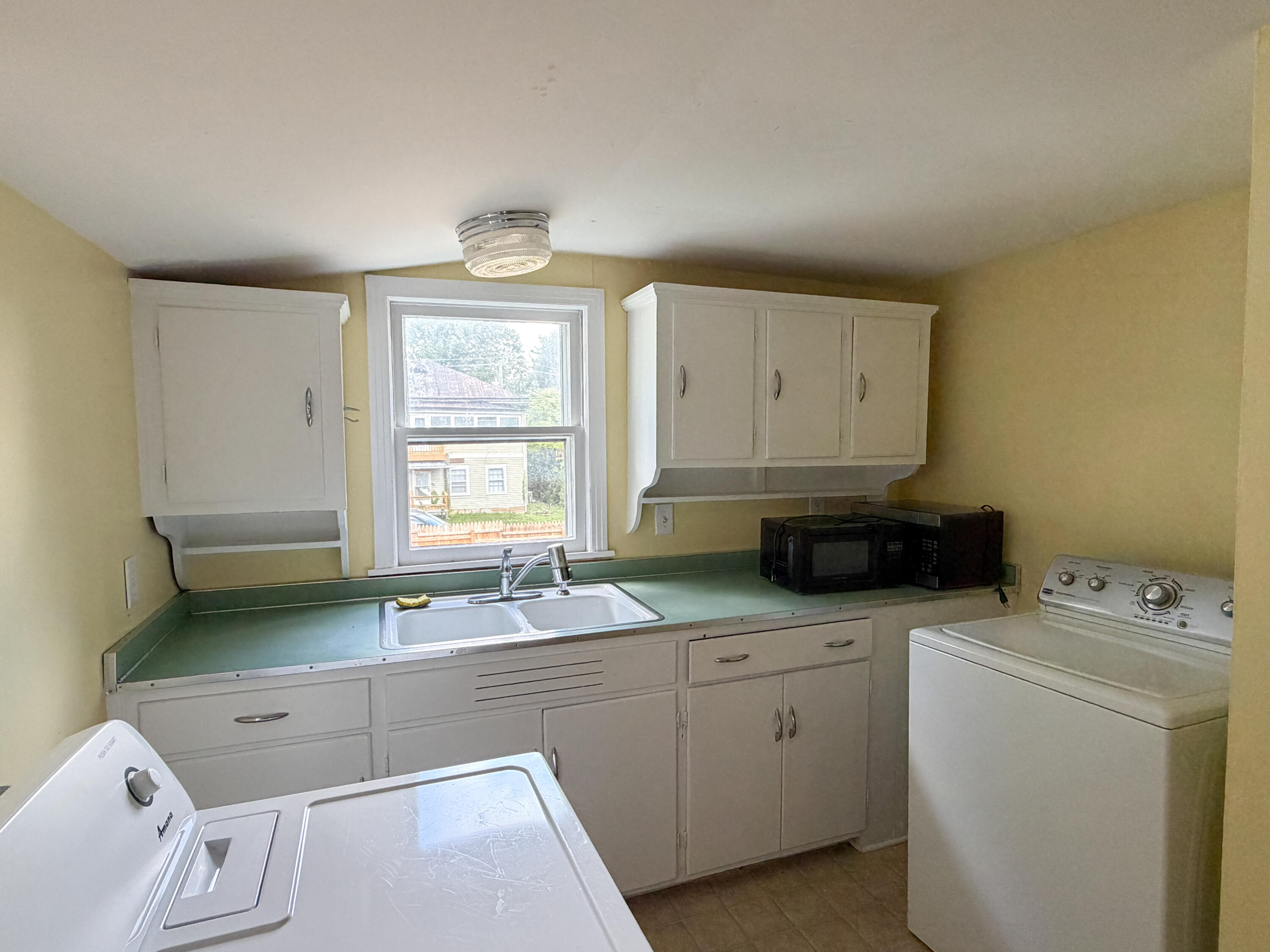 315 S MAIN St