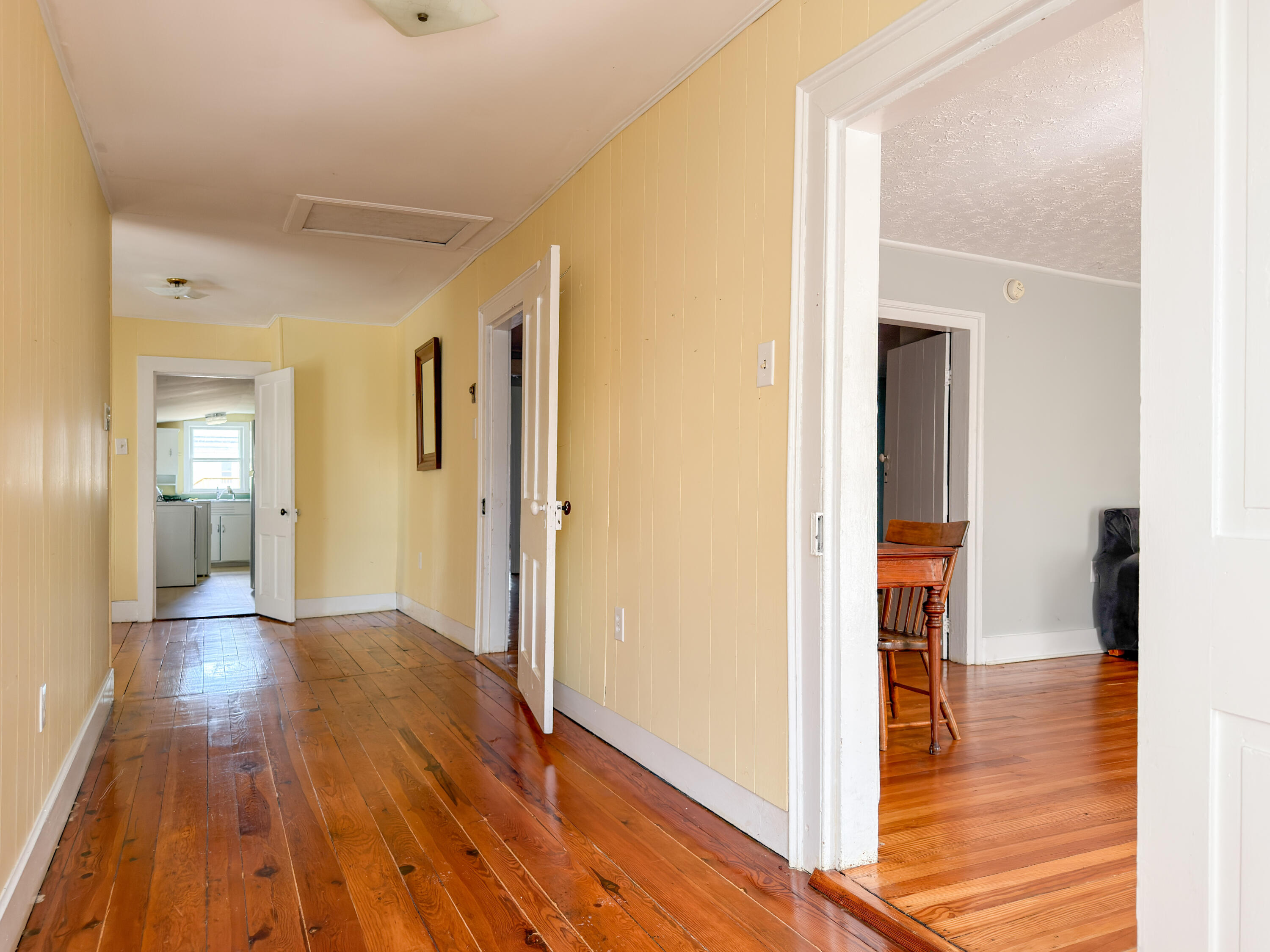 315 S MAIN St