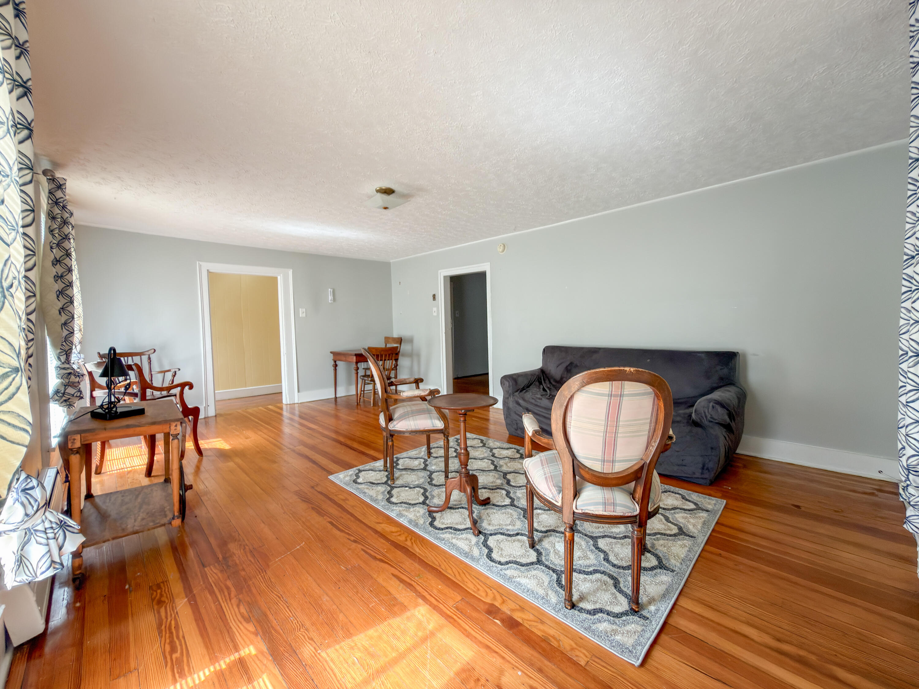 315 S MAIN St