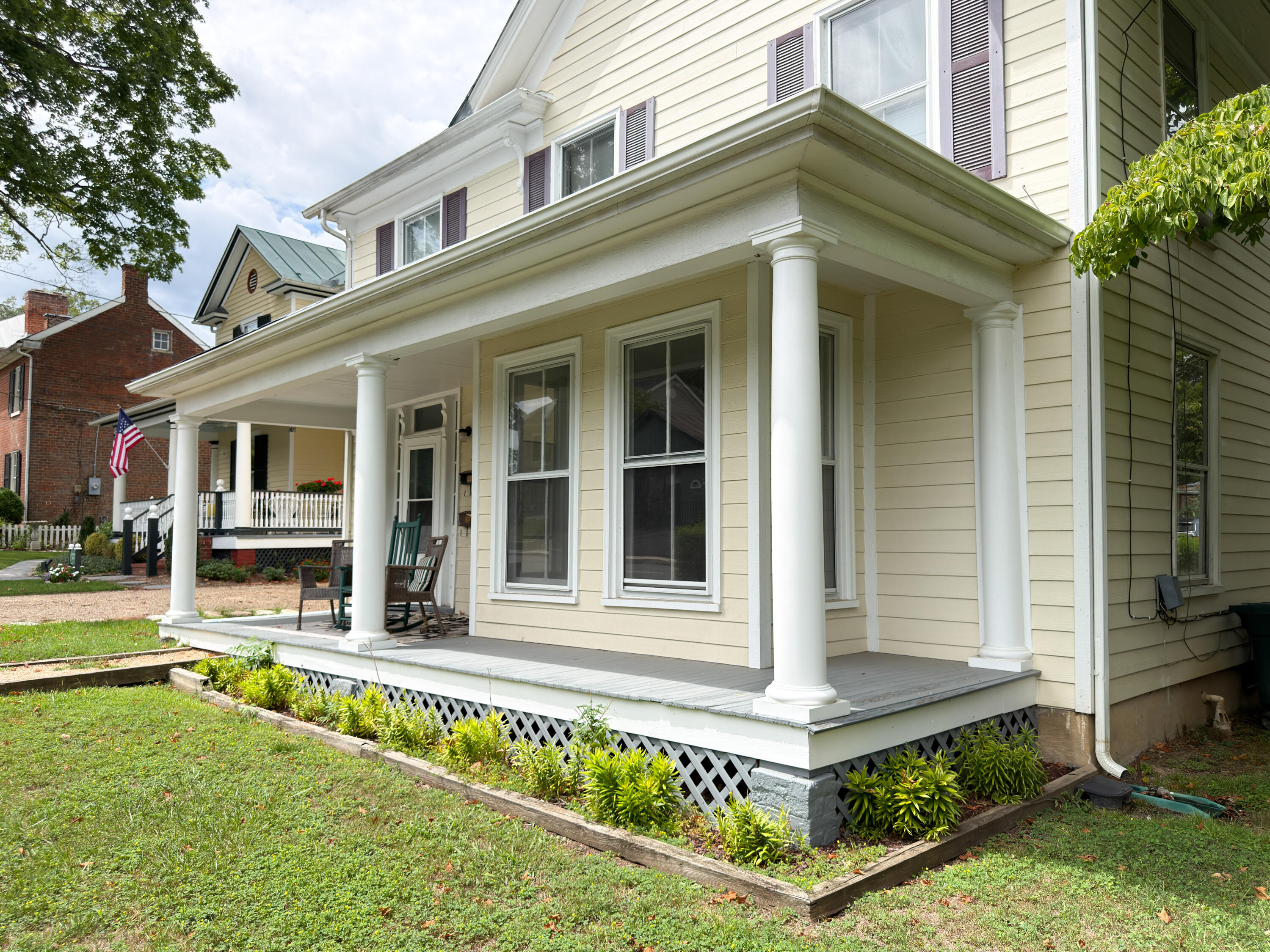 315 S MAIN St