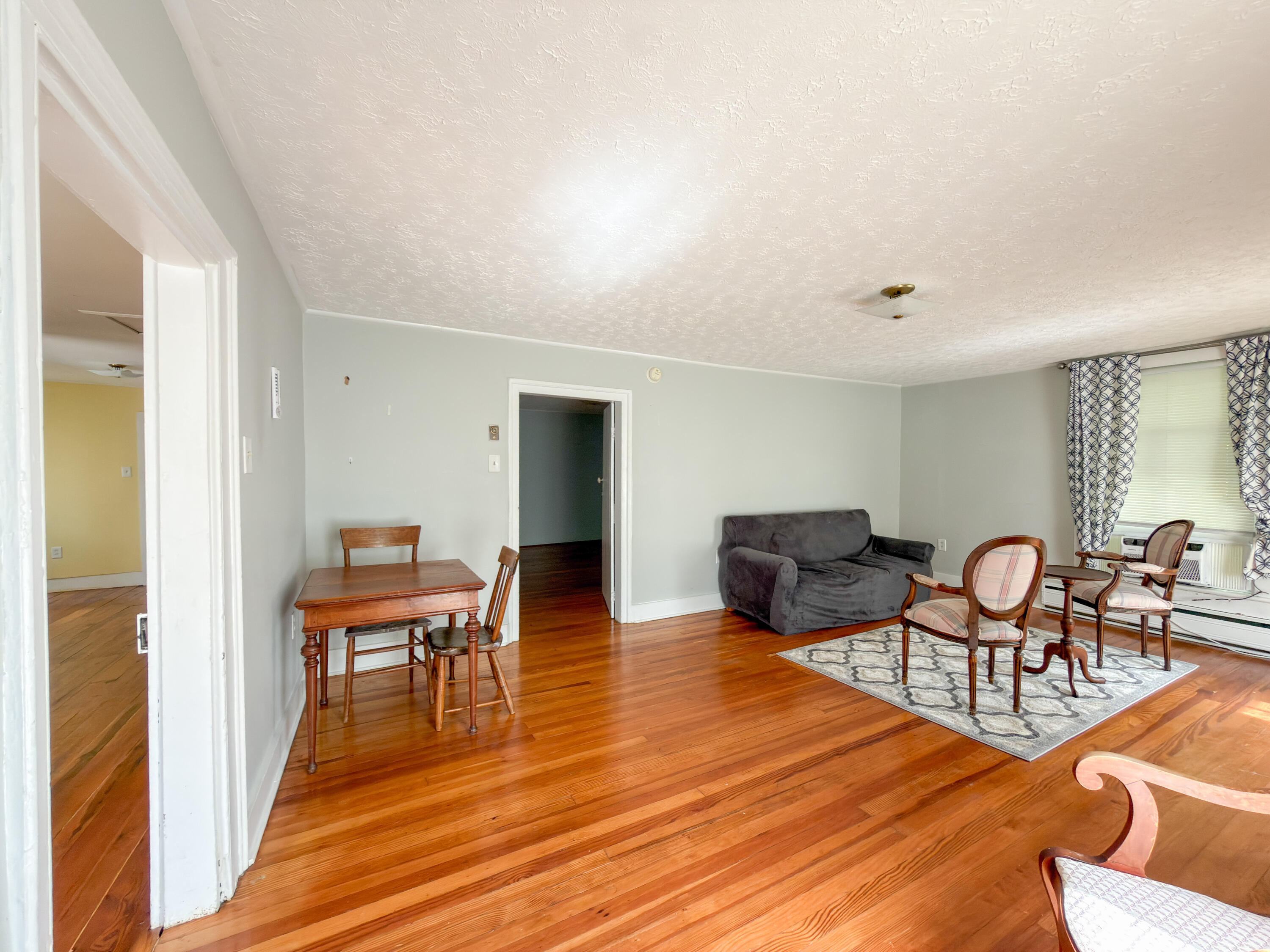 315 S MAIN St