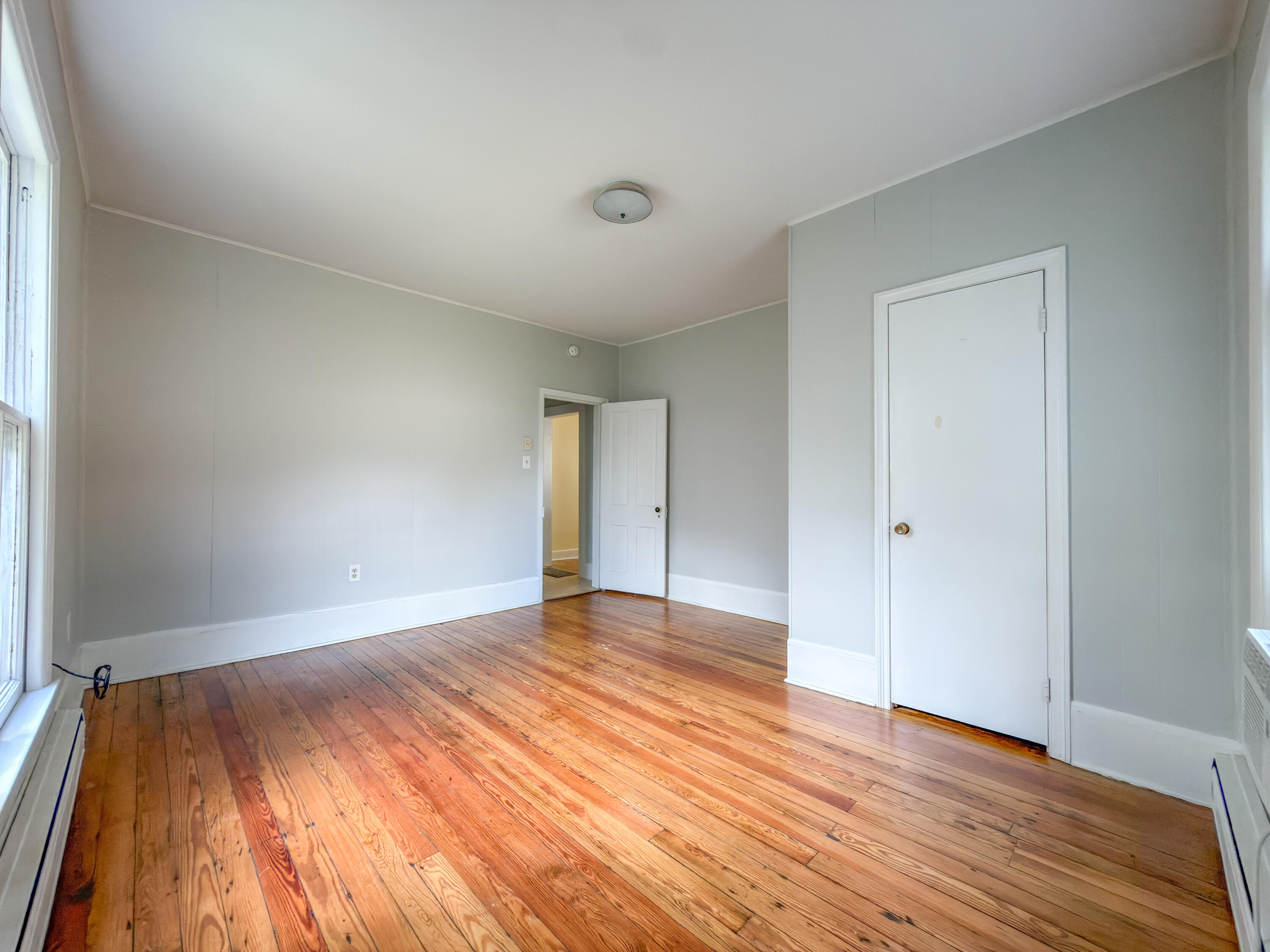 315 S MAIN St