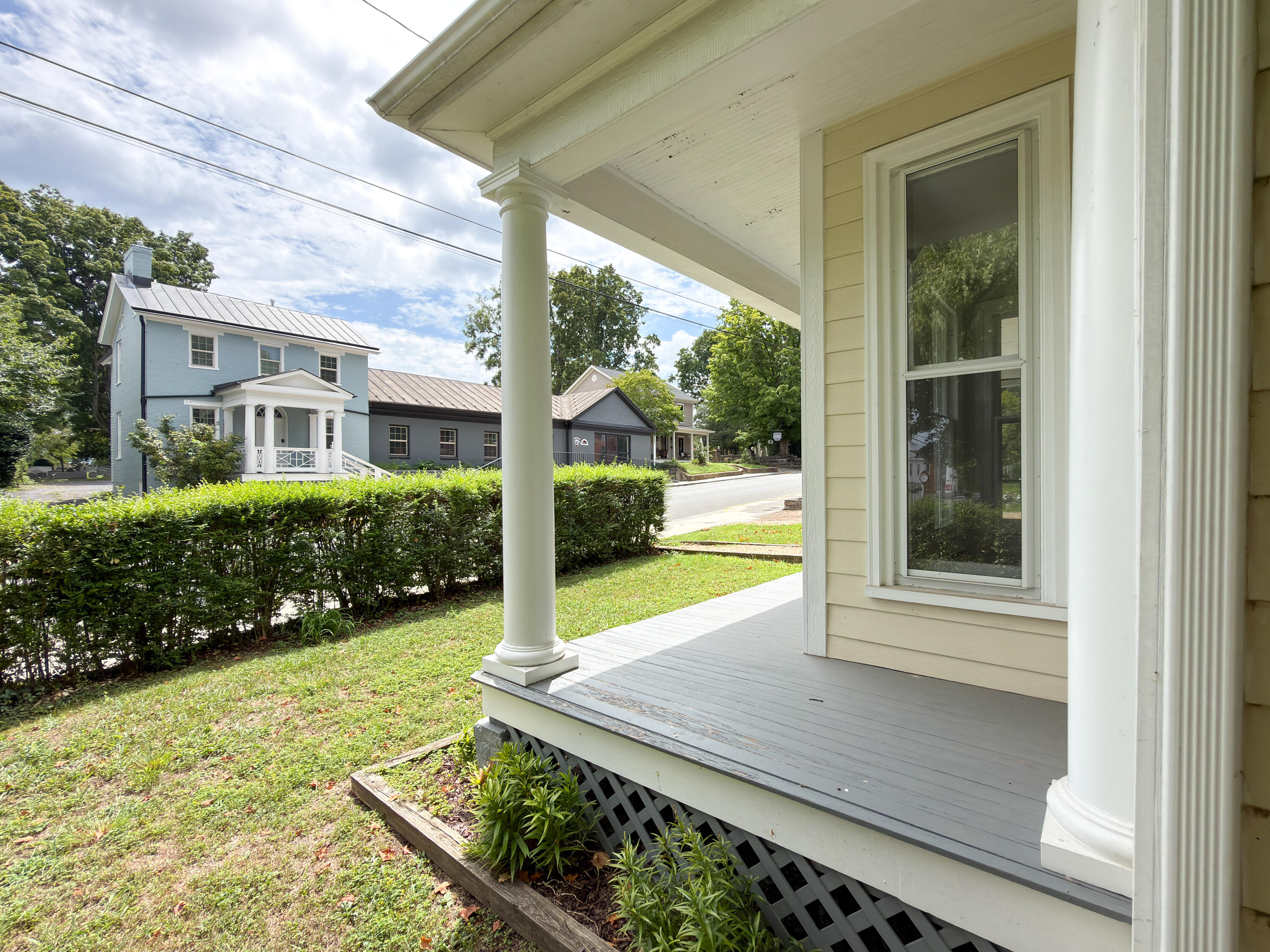 315 S MAIN St