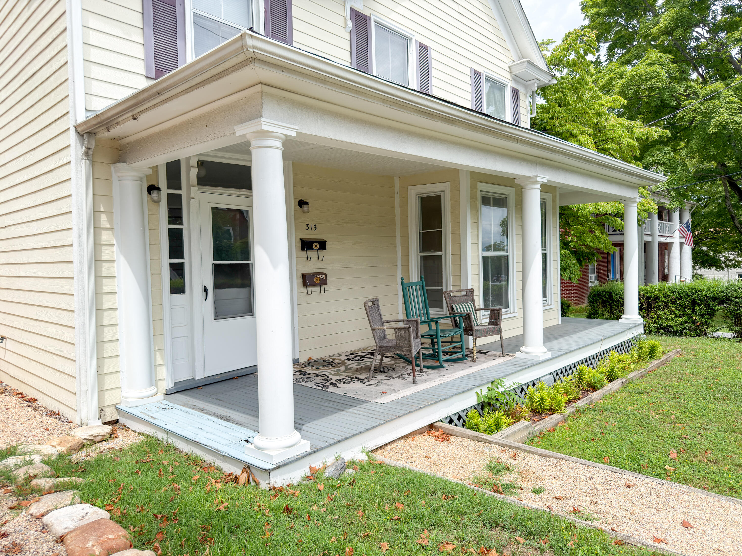 315 S MAIN St